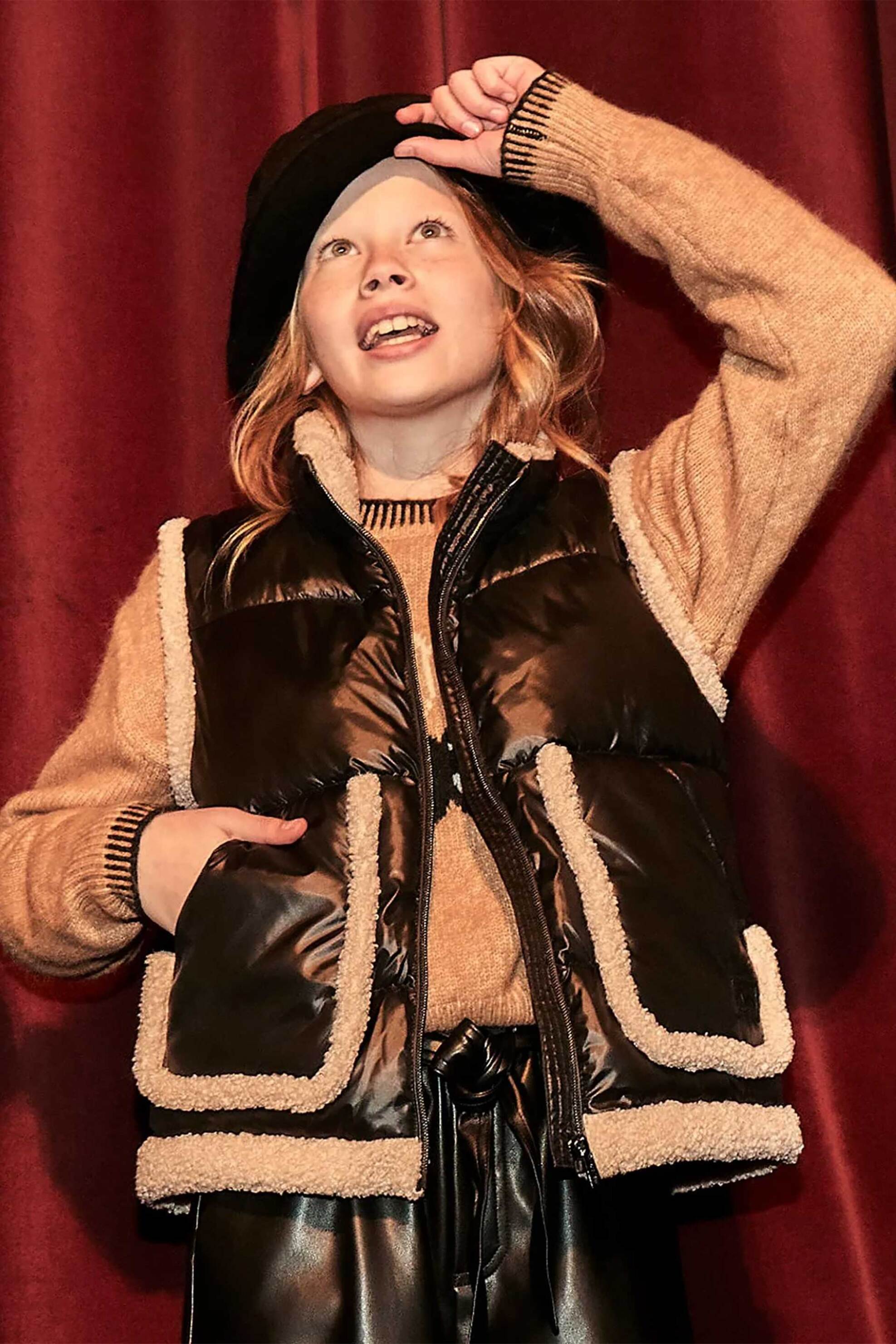 Mayoral παιδικό αμάνικο μπουφάν με καπιτονέ σχέδιο και μπουκλέ εσωτερική επένδυση - 7322-W26 Μαύρο