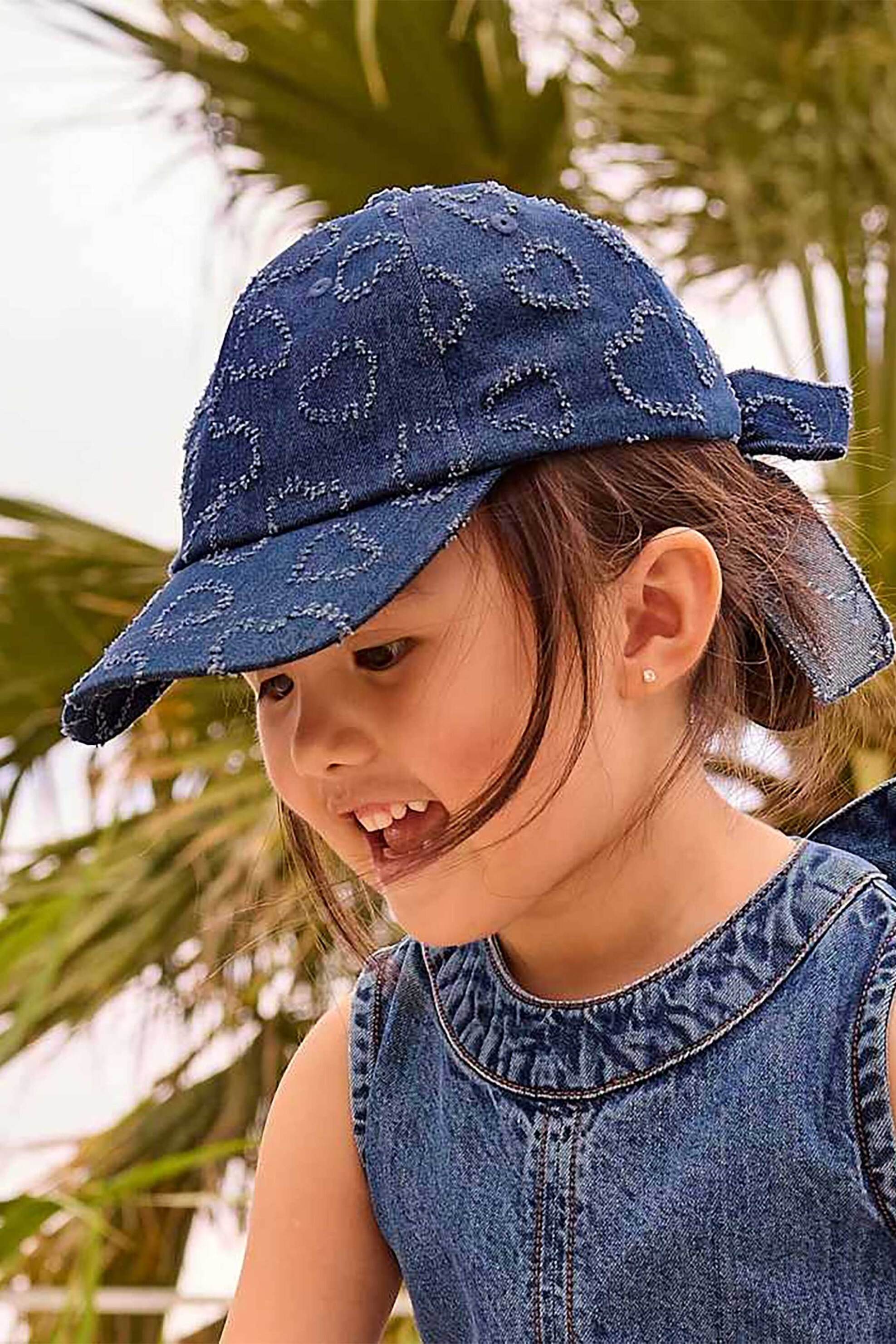 Mayoral παιδικό denim καπέλο και all-over σχέδιο με καρδούλες - 10195-S26 Denim Blue