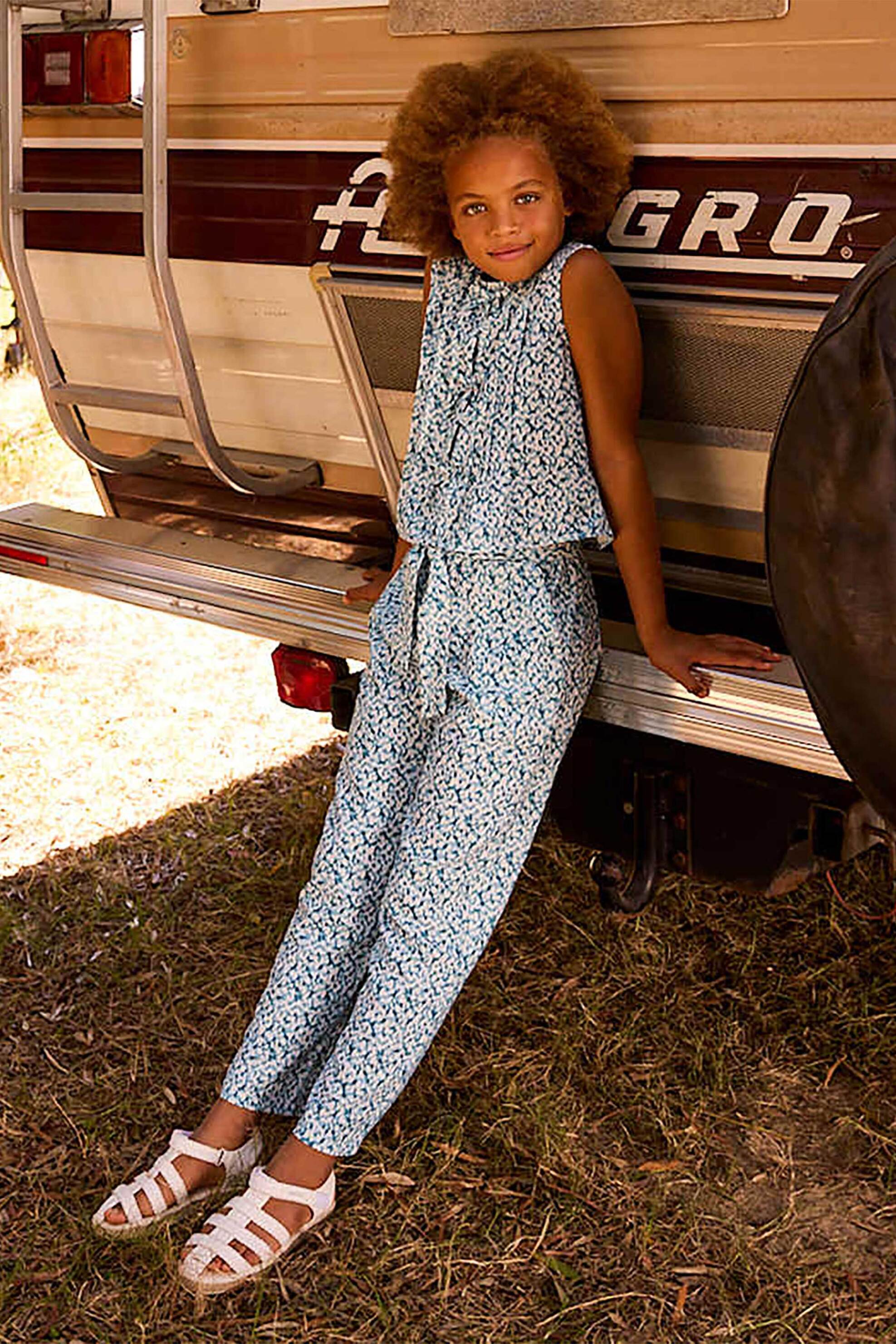 Mayoral παιδικό παντελόνι με all-over print - 6553-S26 Πετρόλ