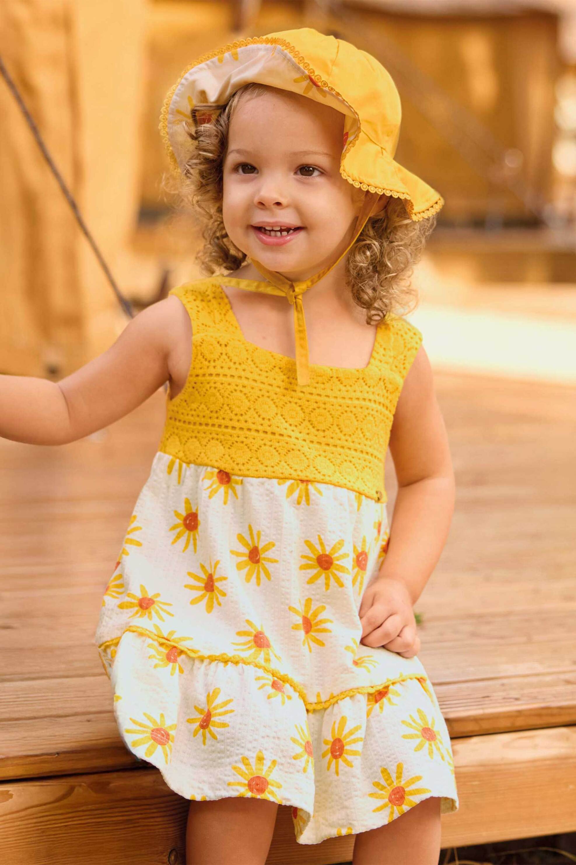 Mayoral βρεφικό αμάνικο φόρεμα με πλεκτό σχέδιο και floral print - 1926-S26 Κίτρινο