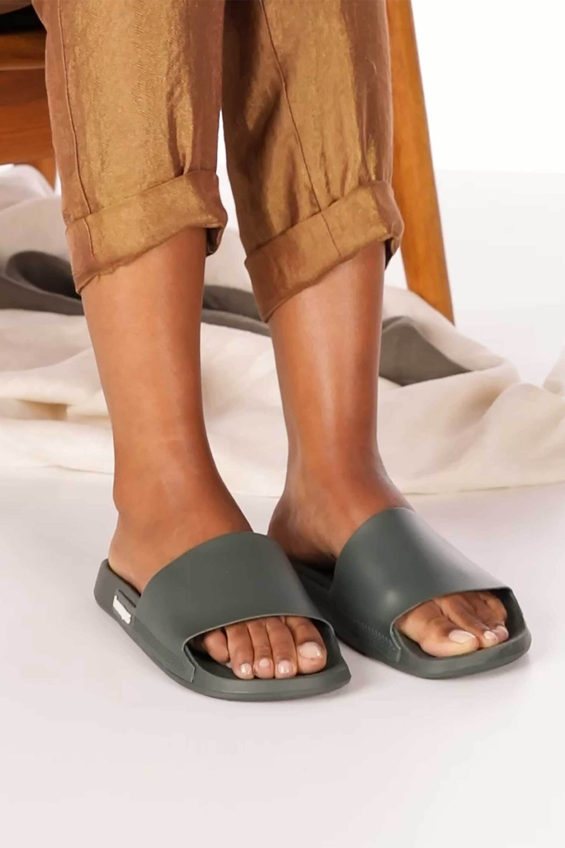 Havaianas Unisex Σαγιονάρες Slide Classic - 4147258 Λαδί