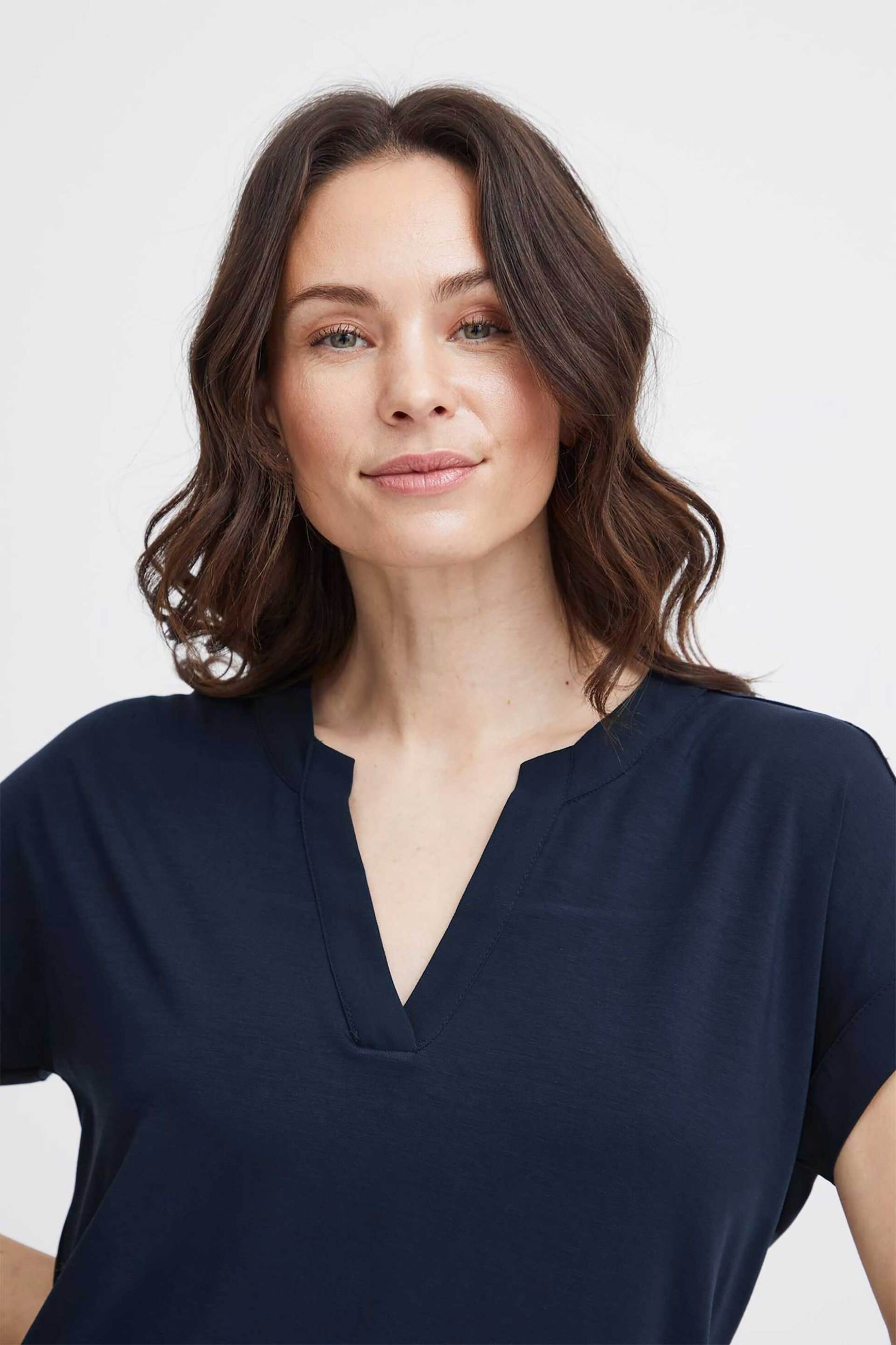 Fransa γυναικεία μονόχρωμη μπλούζα με V λαιμόκοψη Loose Fit - 20613699 Μπλε Σκούρο φωτογραφία