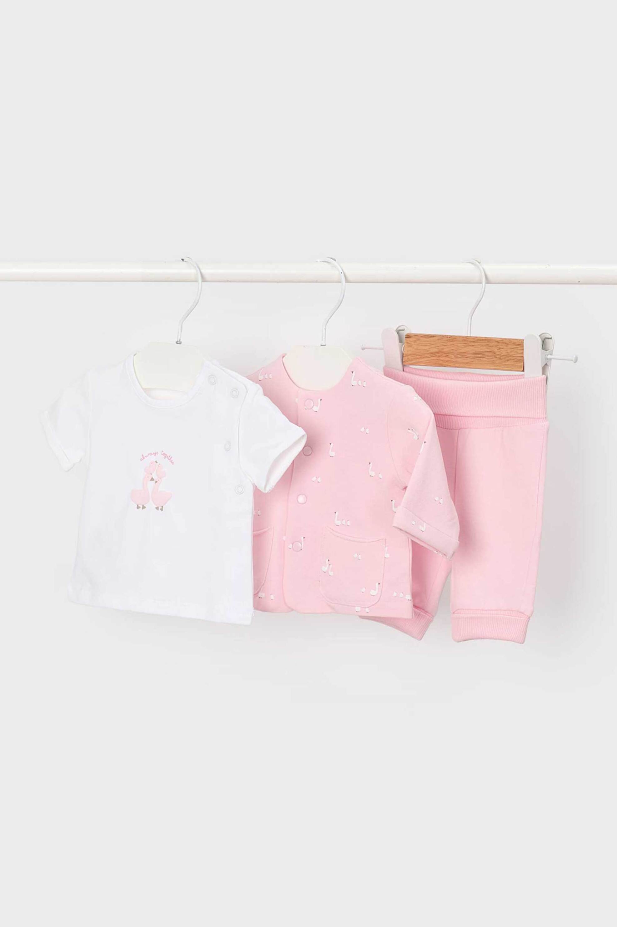 Mayoral βρεφικό σετ ζακετάκι με T-shirt και φόρμα (3 τεμάχια) - 1894-S26 Ροζ