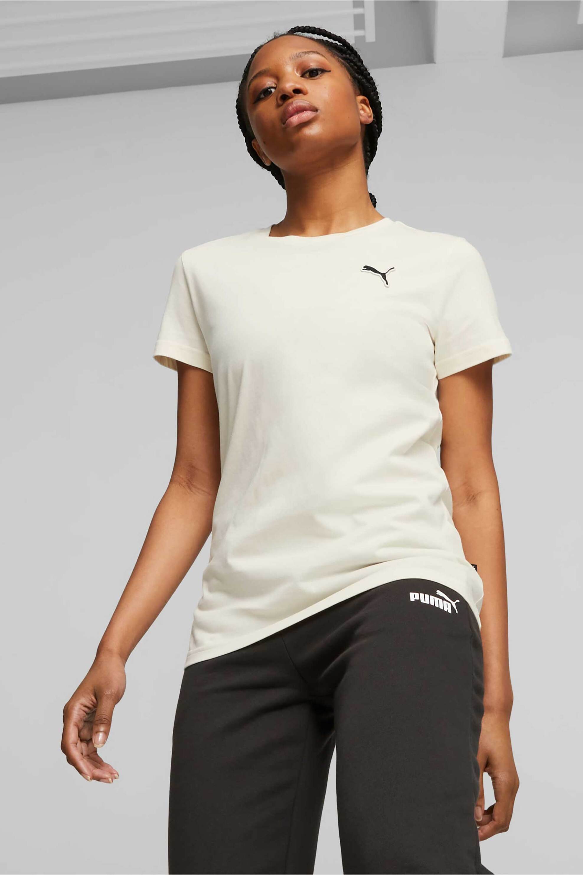 PUMA Puma γυναικείο T-shirt μονόχρωμο με κεντημένο λογότυπο Regular Fit - 675986 Εκρού