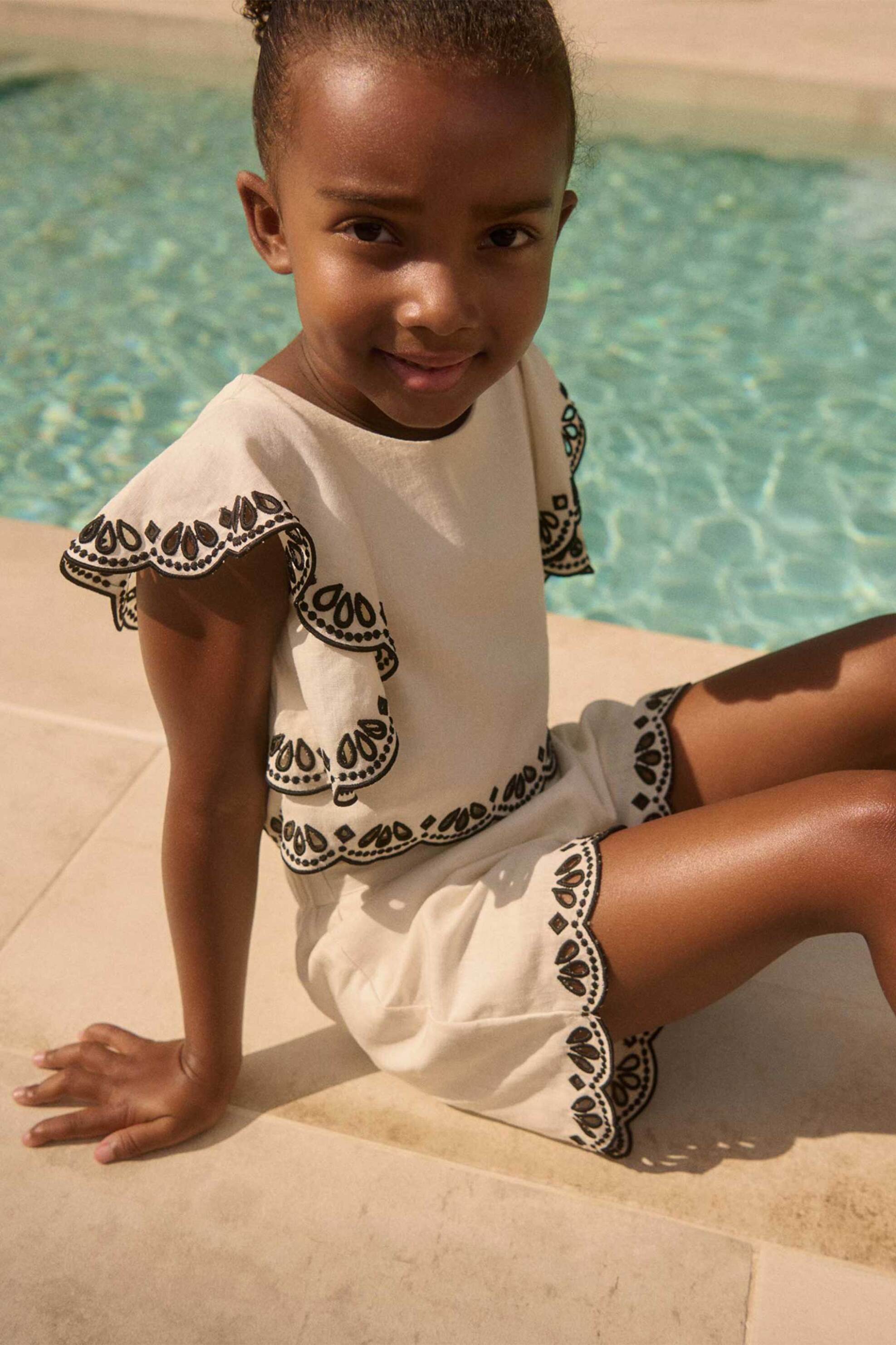 Abel & Lula παιδικό σετ σορτς και μπλούζα με κέντημα - 5211-S26 Κρέμ