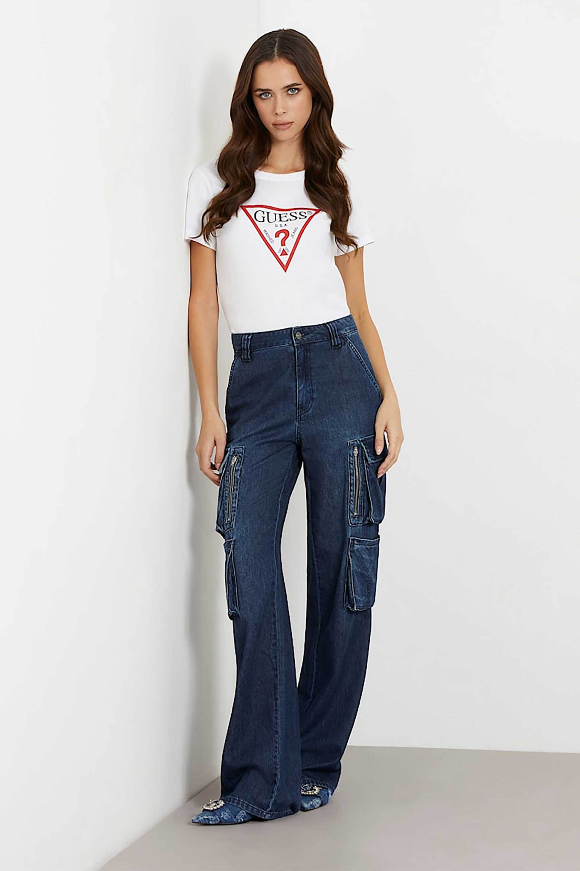 Guess γυναικείο βαμβακερό T-shirt με τριγωνικό λογότυπο μπροστά - W1YI1BI3Z14 Λευκό φωτογραφία