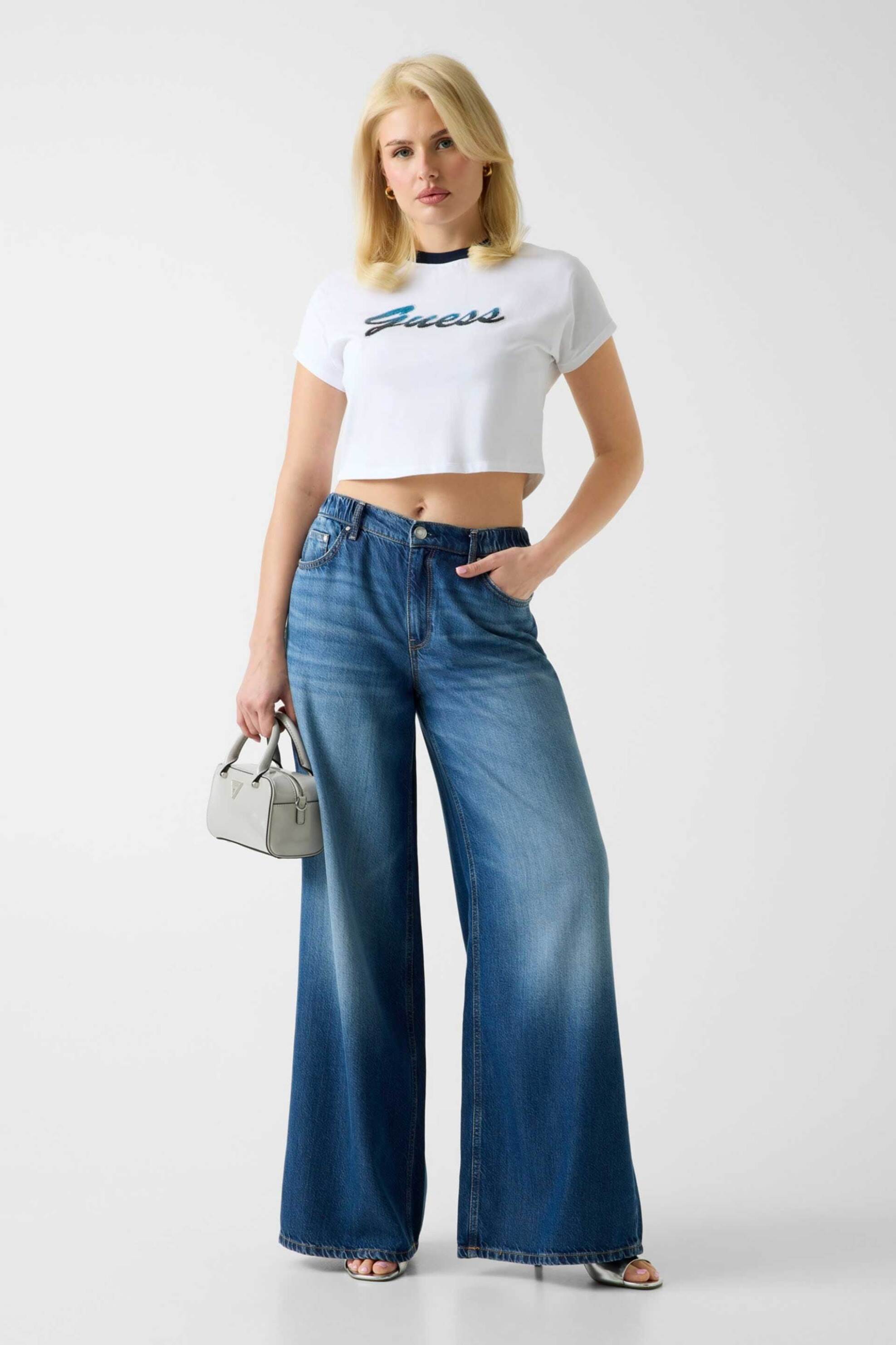 Guess γυναικείο T-shirt και ανάγλυφο λογότυπο με παγιέτες cropped Regular Fit - W6GI31K3224 Λευκό