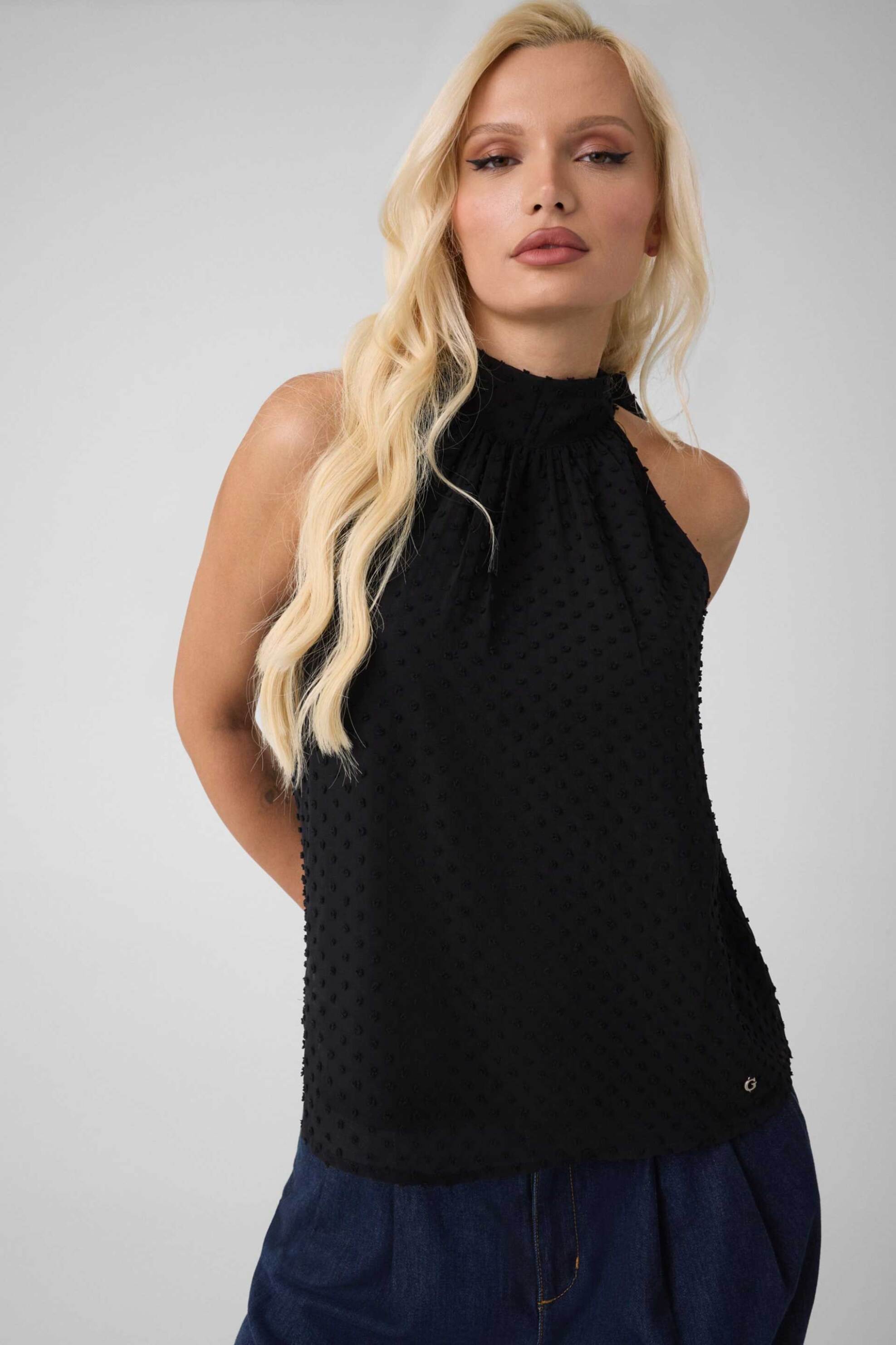 Guess γυναικεία αμάνικη μπλούζα με ανάγλυφα dots Regular Fit 