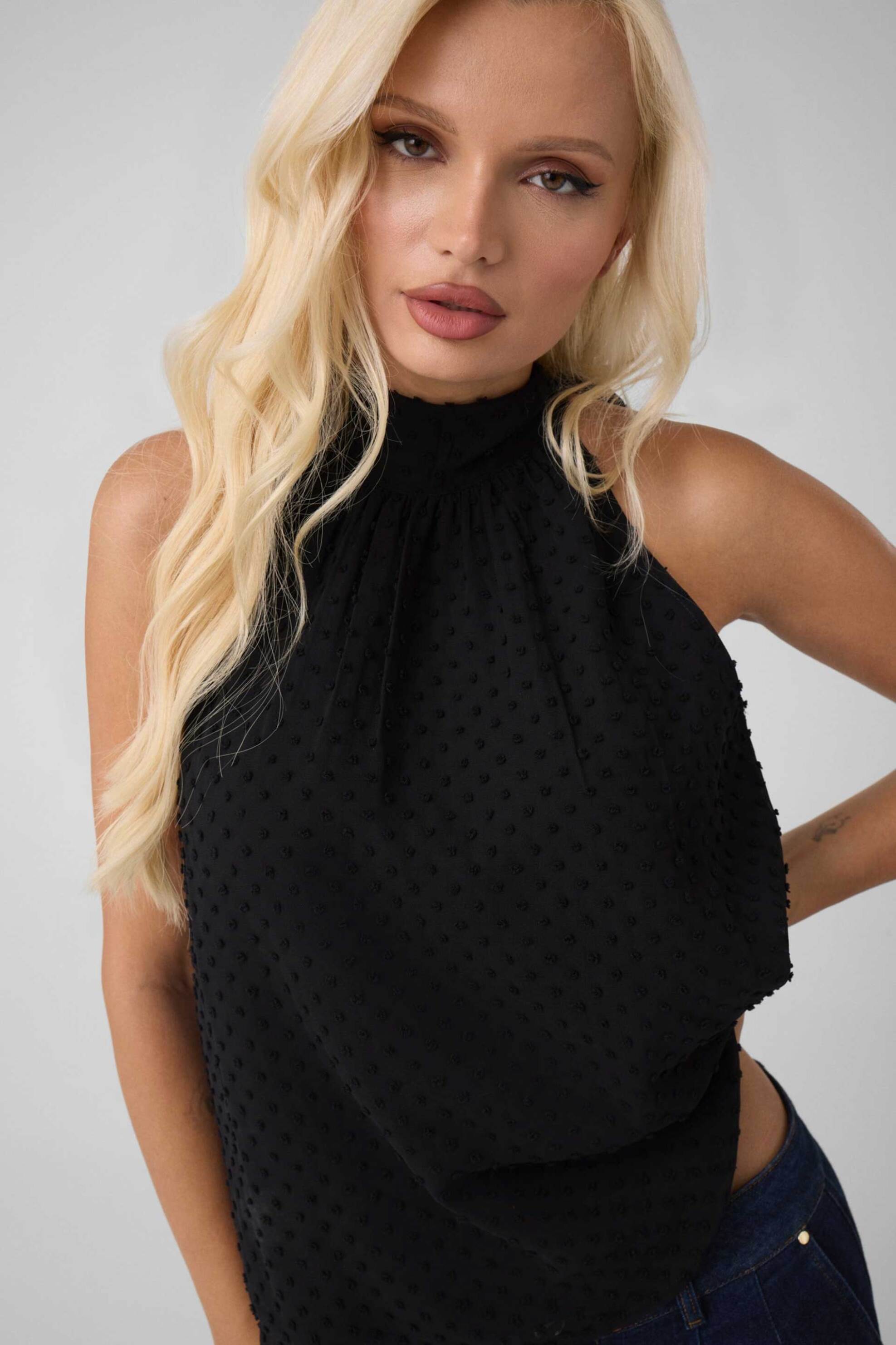 Guess γυναικεία αμάνικη μπλούζα με ανάγλυφα dots Regular Fit 