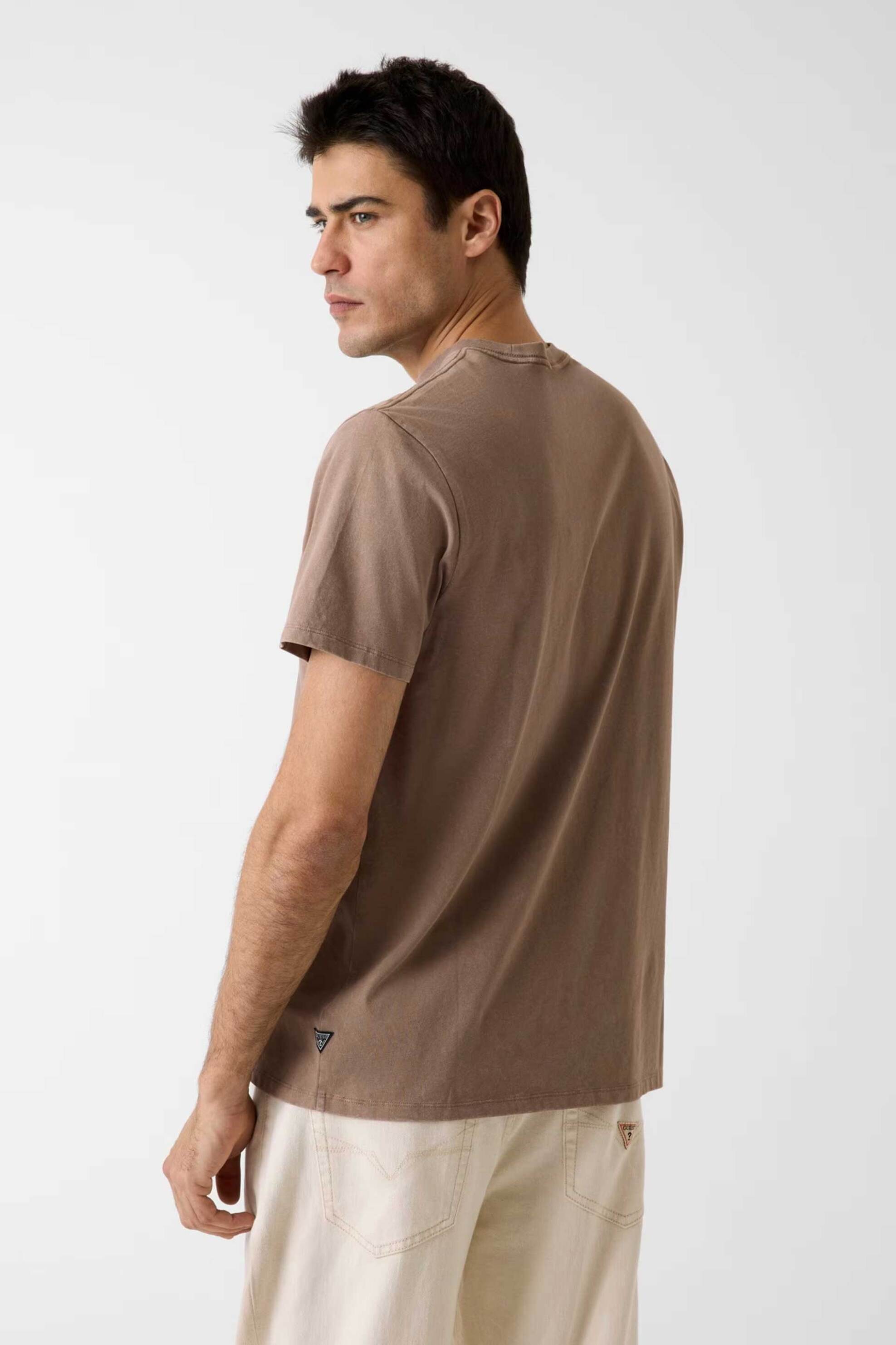Guess Ανδρικό T-Shirt με Τριγωνικό Λογότυπο Regular Fit - M6Gi33K3310 Καφέ