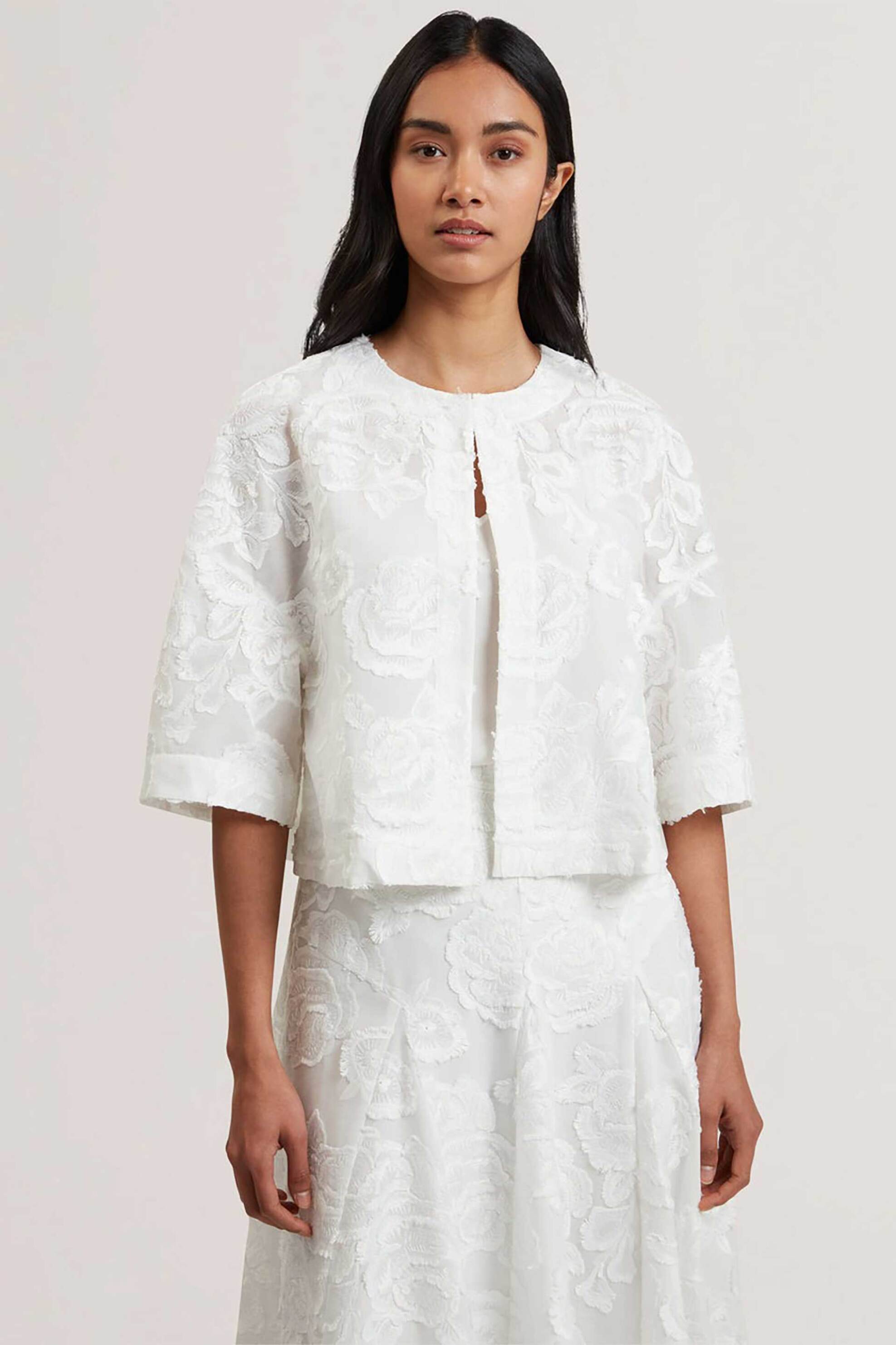 Ted Baker γυναικείο πουκάμισο cropped με ανάγλυφα λουλούδια "Faela" - 280691 Λευκό φωτογραφία