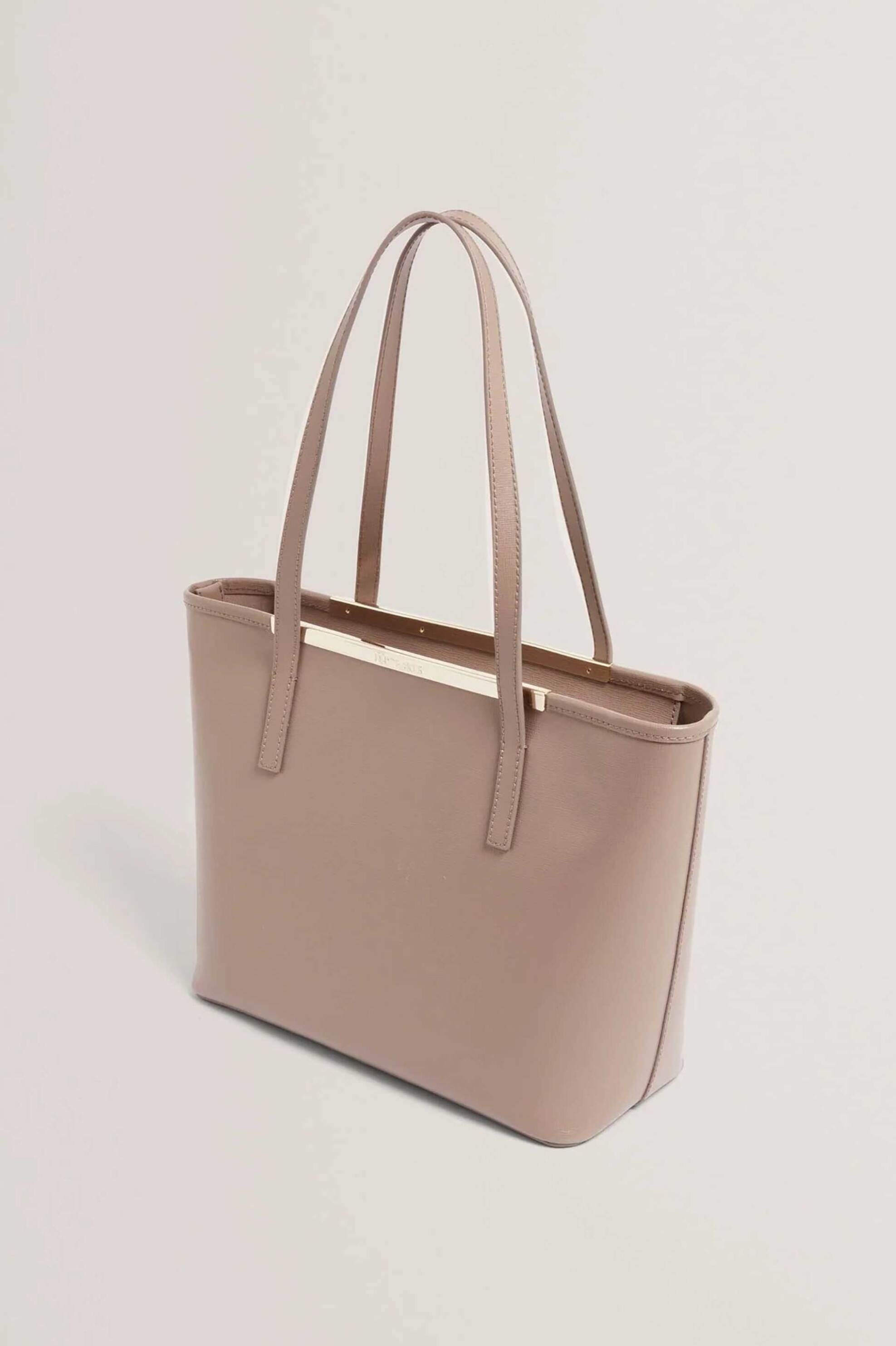 Ted Baker γυναικεία τσάντα ώμου με μεταλλικό λογότυπο ''Hayleyz'' - 285702 Μπεζ