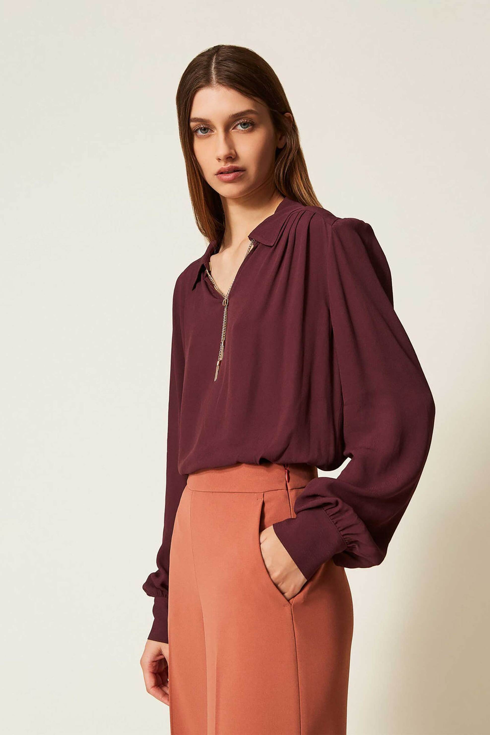 TWINSET Twinset γυναικεία μπλούζα μονόχρωμη με διακοσμητική αλυσίδα - 252TP2291 Μπορντό - 3