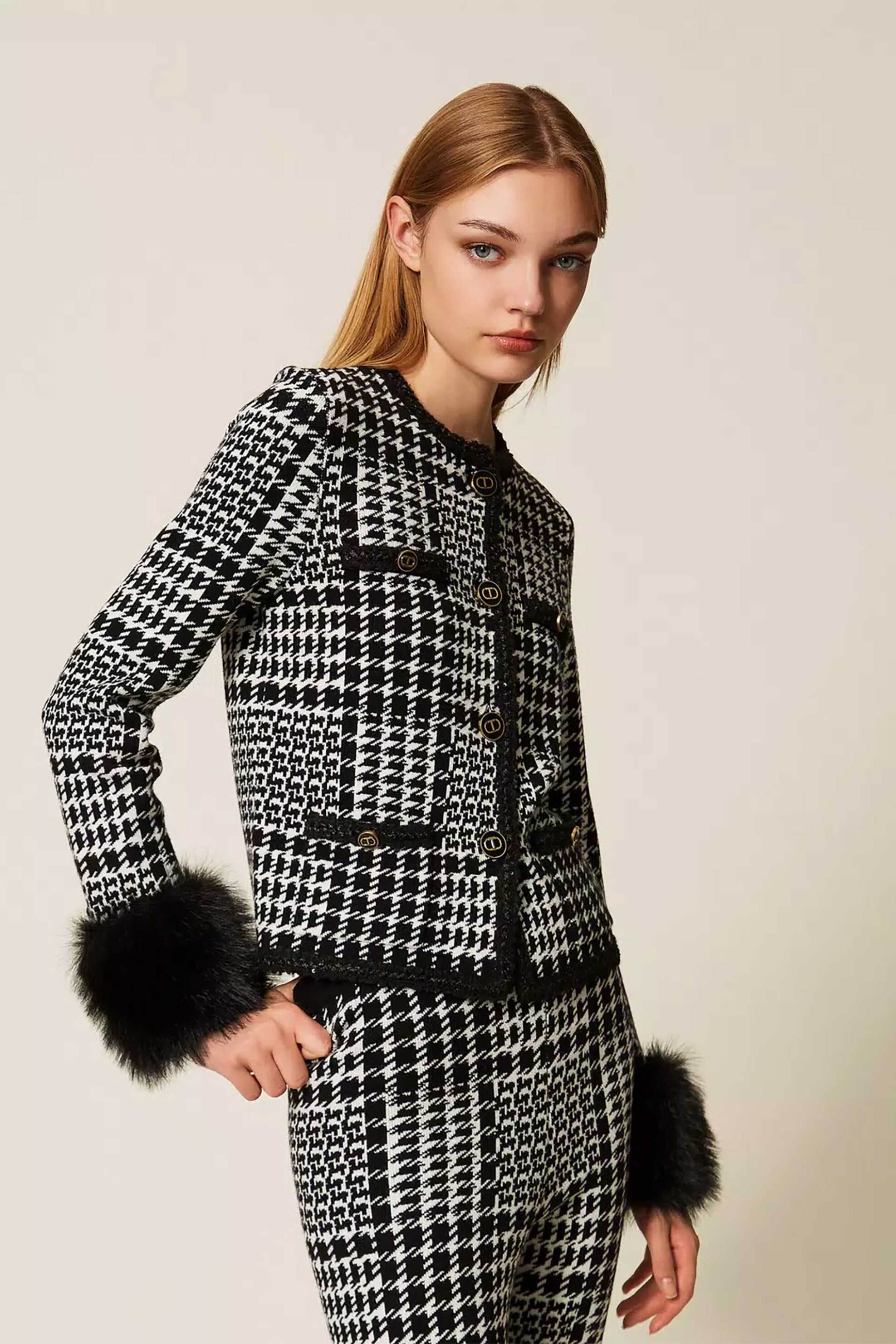 Twinset γυναικείο σακάκι με pied-de-coq pattern και μανίκια με αφαιρούμενη faux γούνα Loose Fit - 252TT3040 Ασπρόμαυρο φωτογραφία