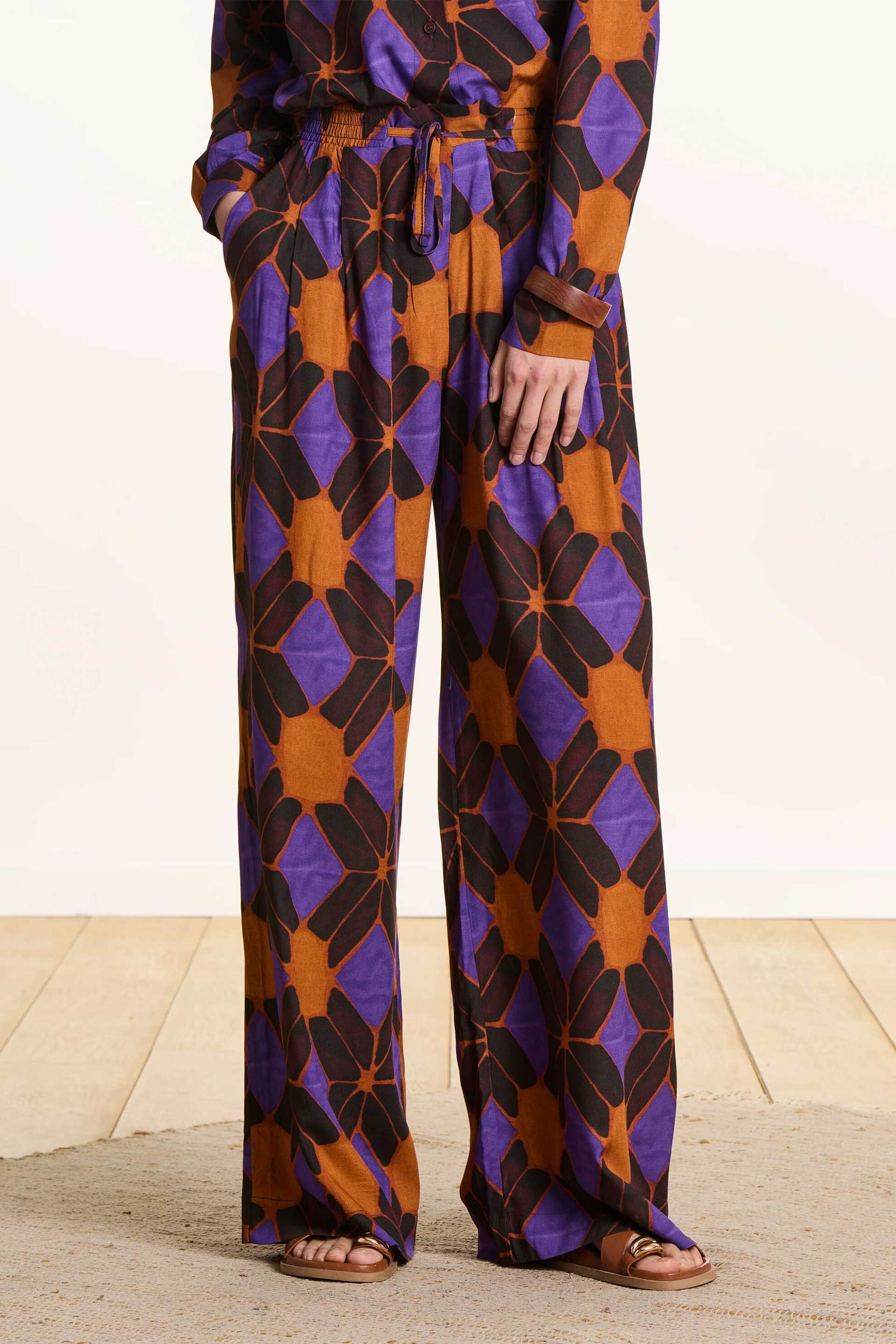 La Fée Maraboutée γυναικείο παντελόνι με all-over print Wide Fit - FL-PA-FECAMP-V Καφέ