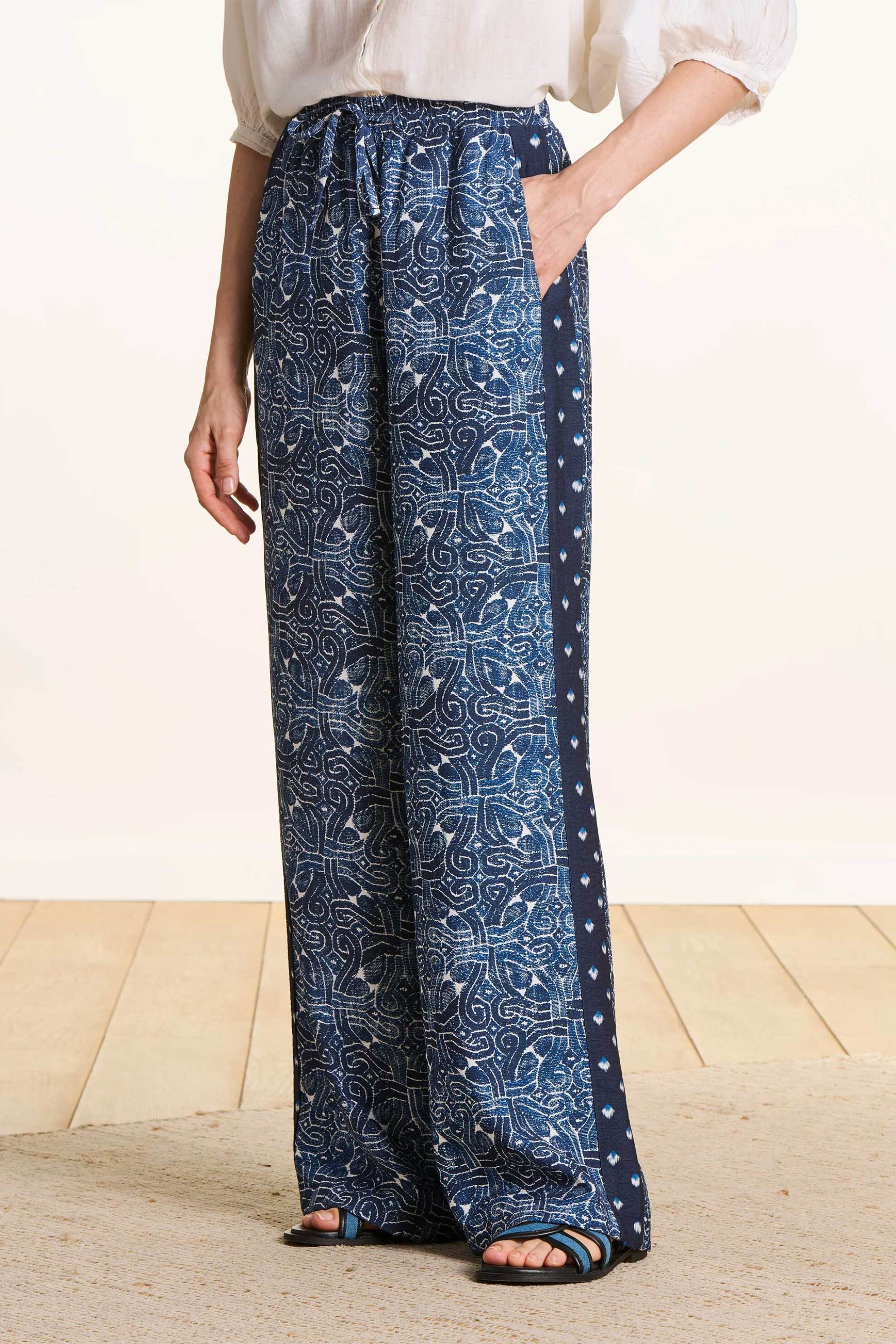La Fée Maraboutée γυναικείο παντελόνι με all-over print Wide Fit - FL-PA-FRANZA-S Μπλε