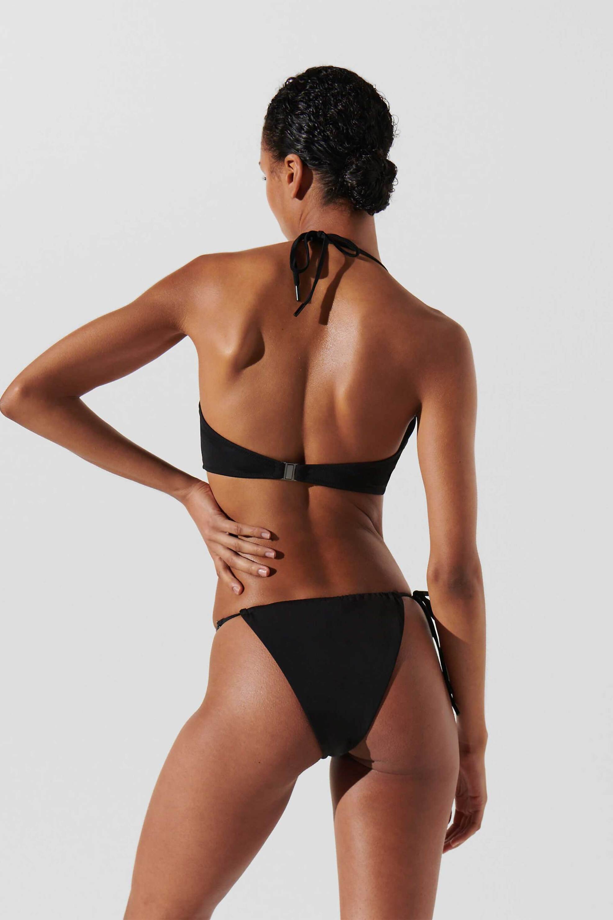 Karl Lagerfeld γυναικείο μαγιό μπικίνι τοπ "Karl Signature Shiny Halter" - 241W2209 Μαύρο φωτογραφία