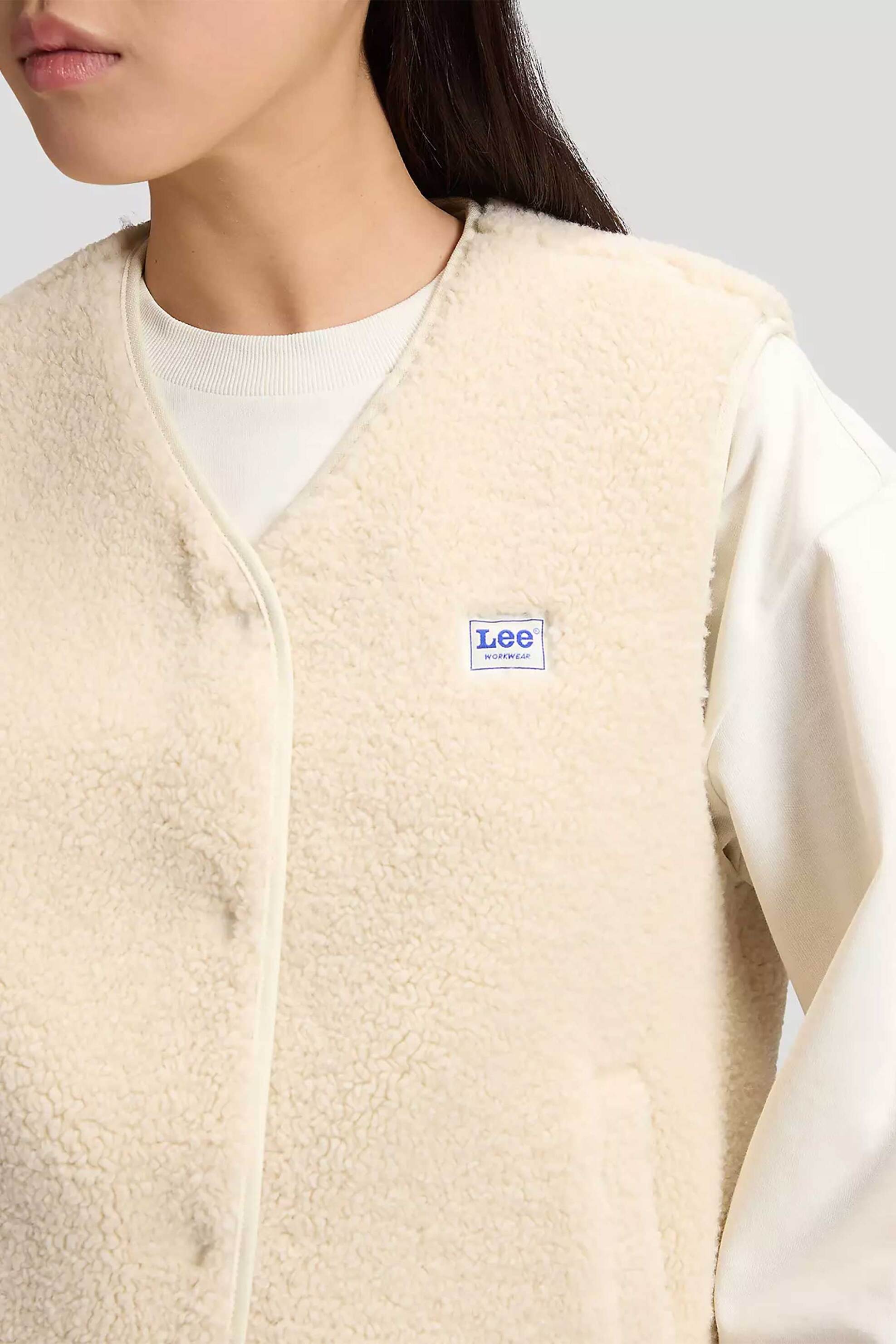 Lee® γυναικείο γιλέκο μπουκλέ με λογότυπο Relaxed Fit - 112386196 Εκρού