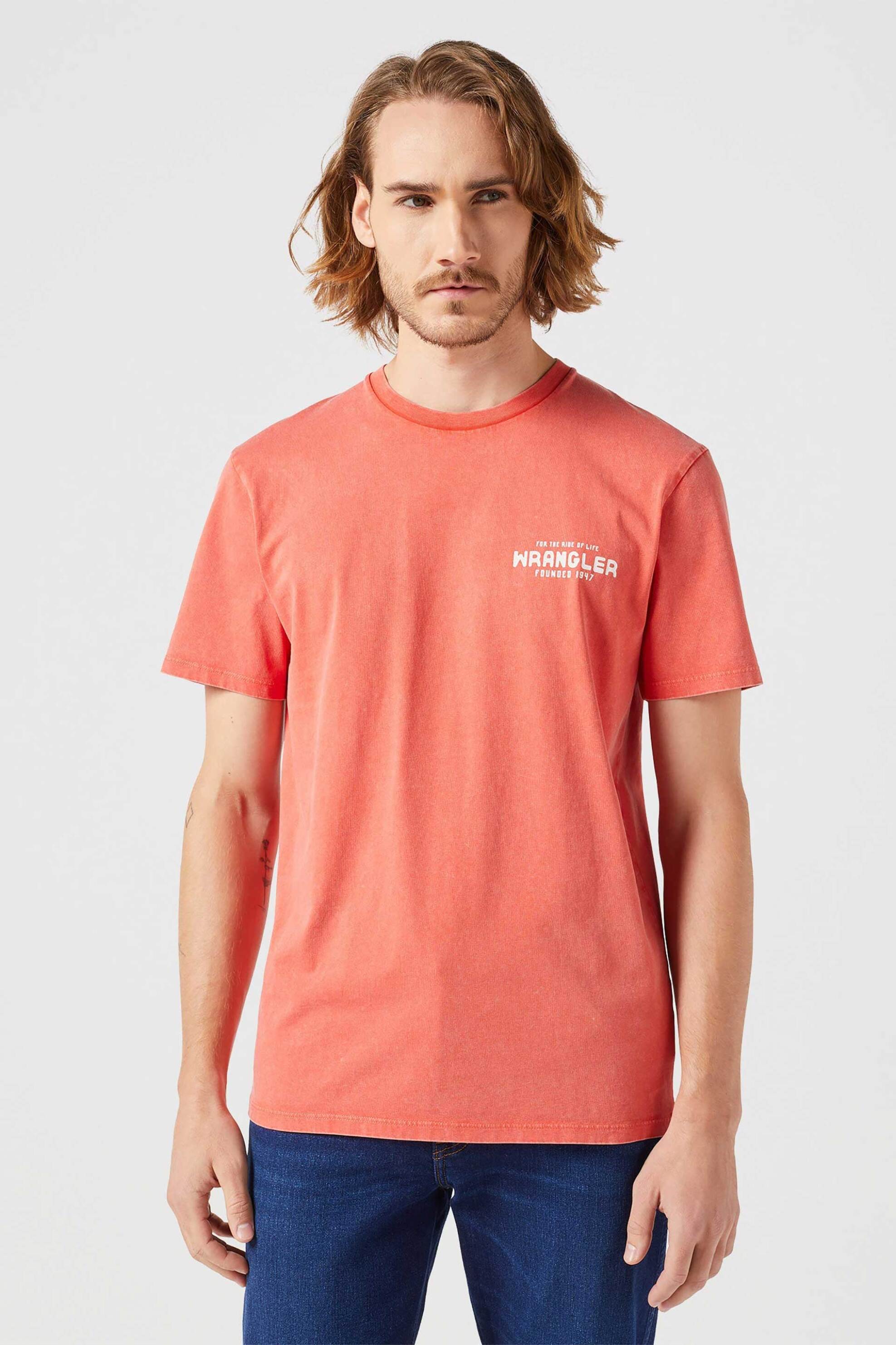 Wrangler® ανδρικό T-shirt μονόχρωμο βαμβακερό με graphic logo print - 112351267 Κοραλί