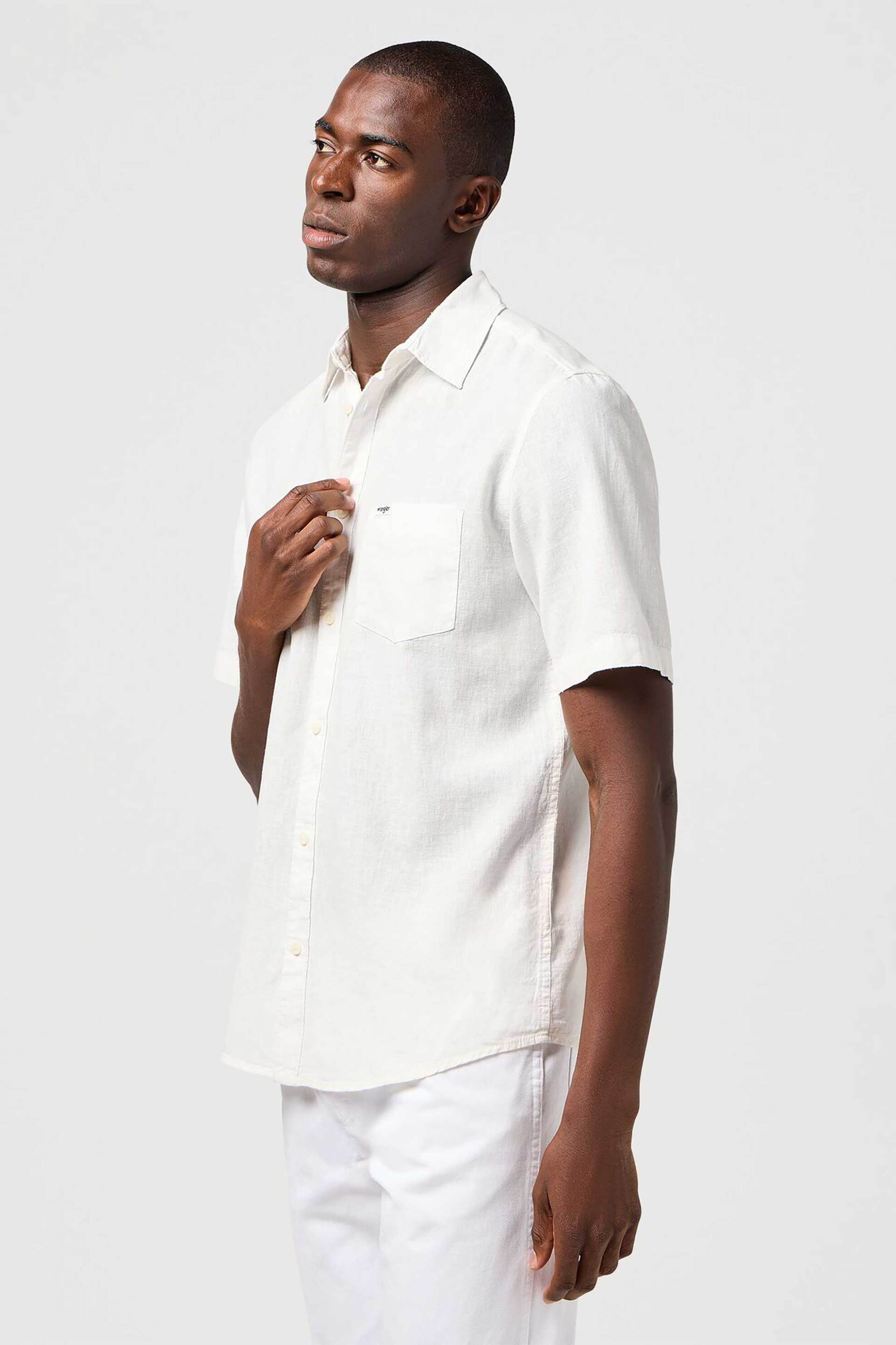 Wrangler® ανδρικό μονόχρωμο πουκάμισο με κοντό μανίκι "One Pocket" Regular Fit - 112362728 Λευκό φωτογραφία