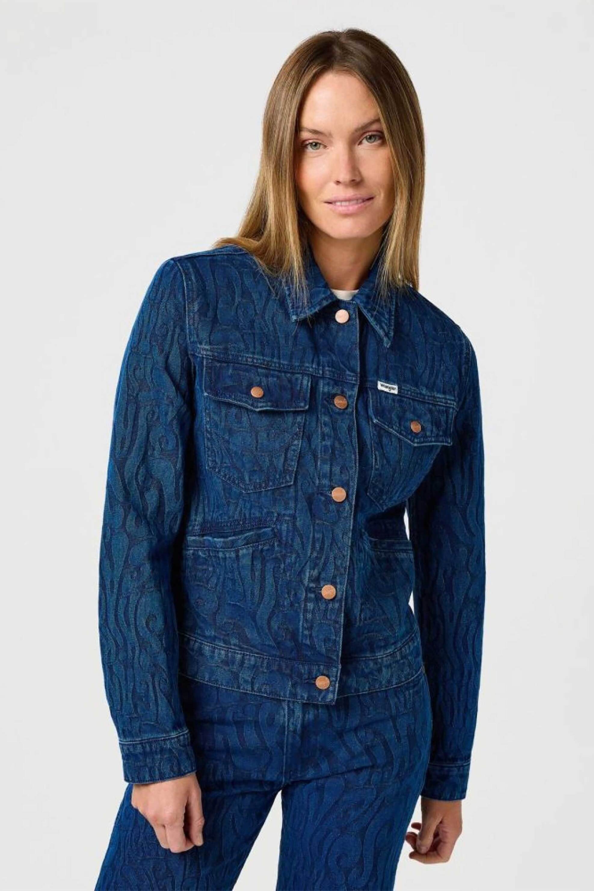 Wrangler Wrangler® γυναικείο denim jacket με ανάγλυφο σχέδιο 