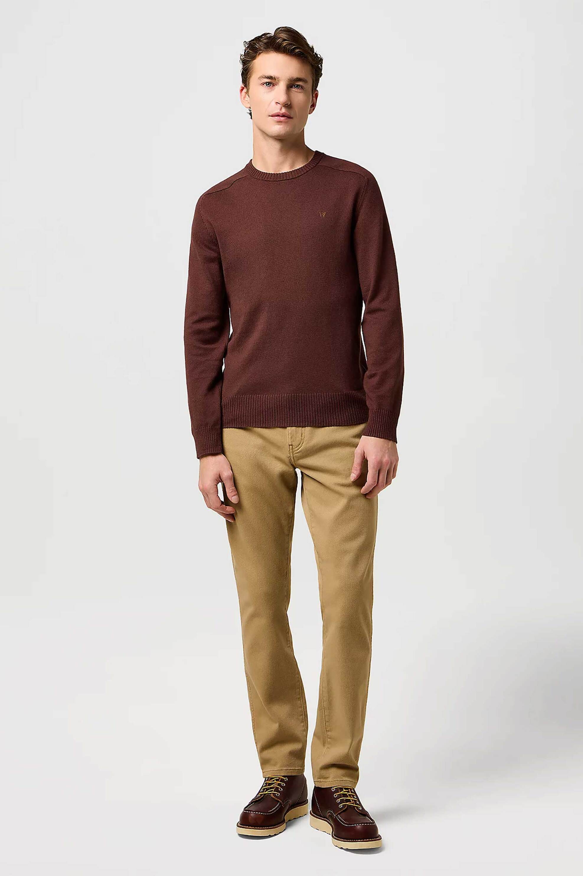 Wrangler® ανδρικό πουλόβερ μονόχρωμο με κεντημένο monogram Regular Fit - 112371538 Καφέ φωτογραφία