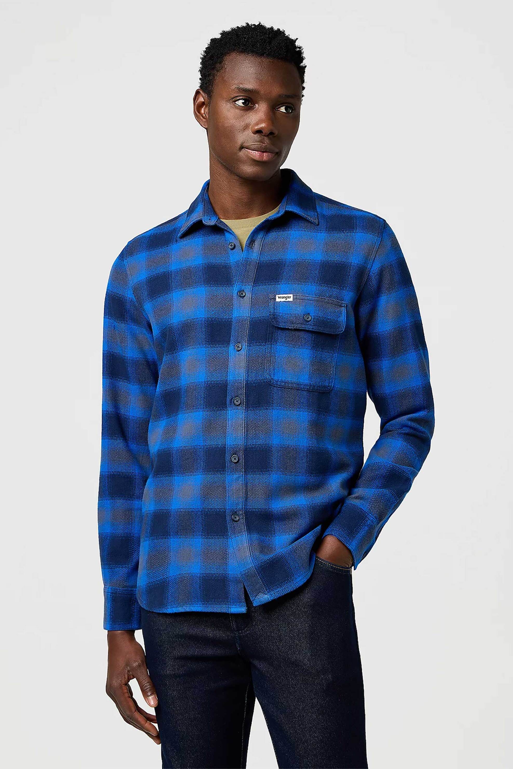 WRANGLER Wrangler® ανδρικό πουκάμισο με καρό σχέδιο και τσέπη με λογότυπο Regular Fit - 112371524 Μπλε