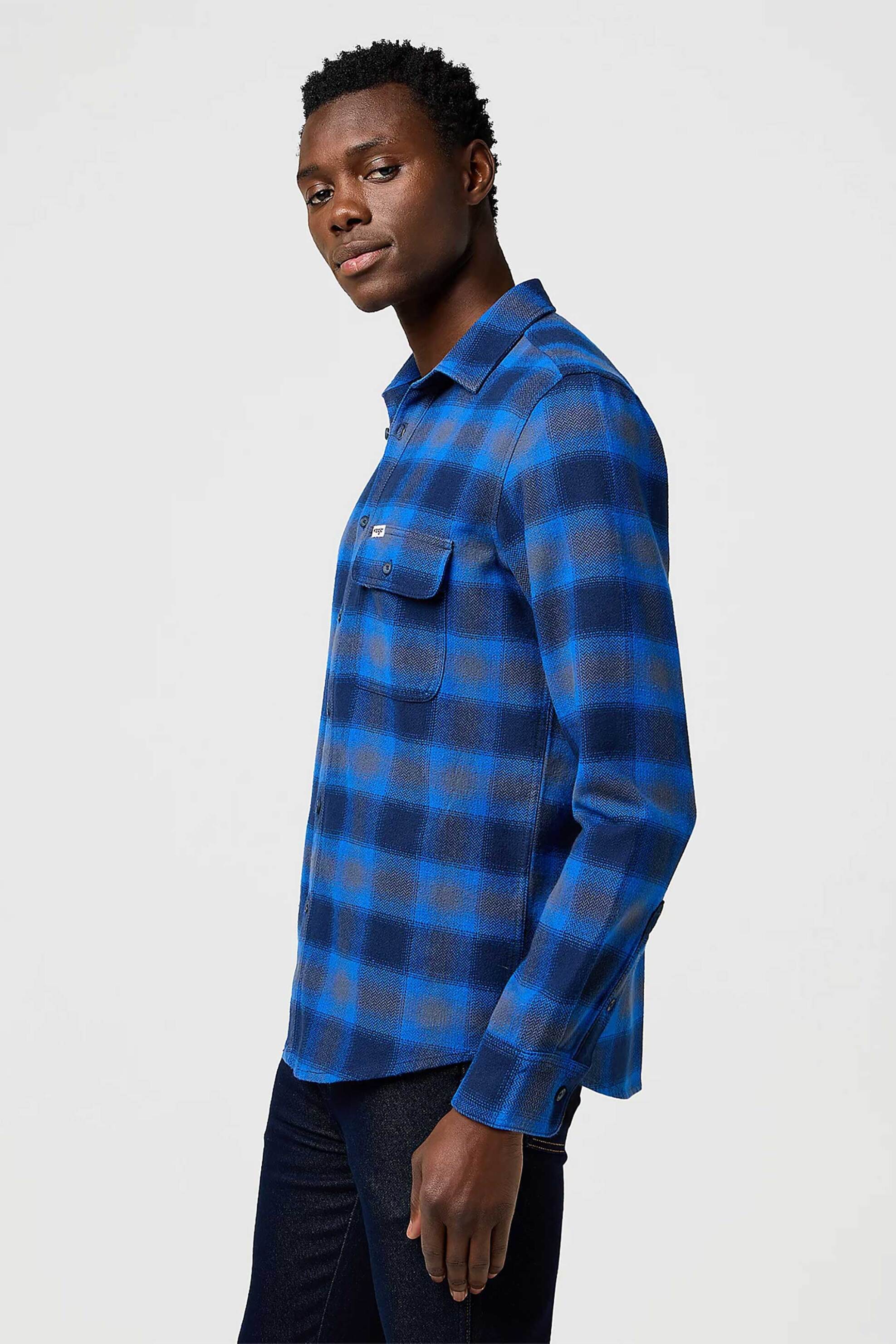 Wrangler® ανδρικό πουκάμισο με καρό σχέδιο και τσέπη με λογότυπο Regular Fit - 112371524 Μπλε φωτογραφία