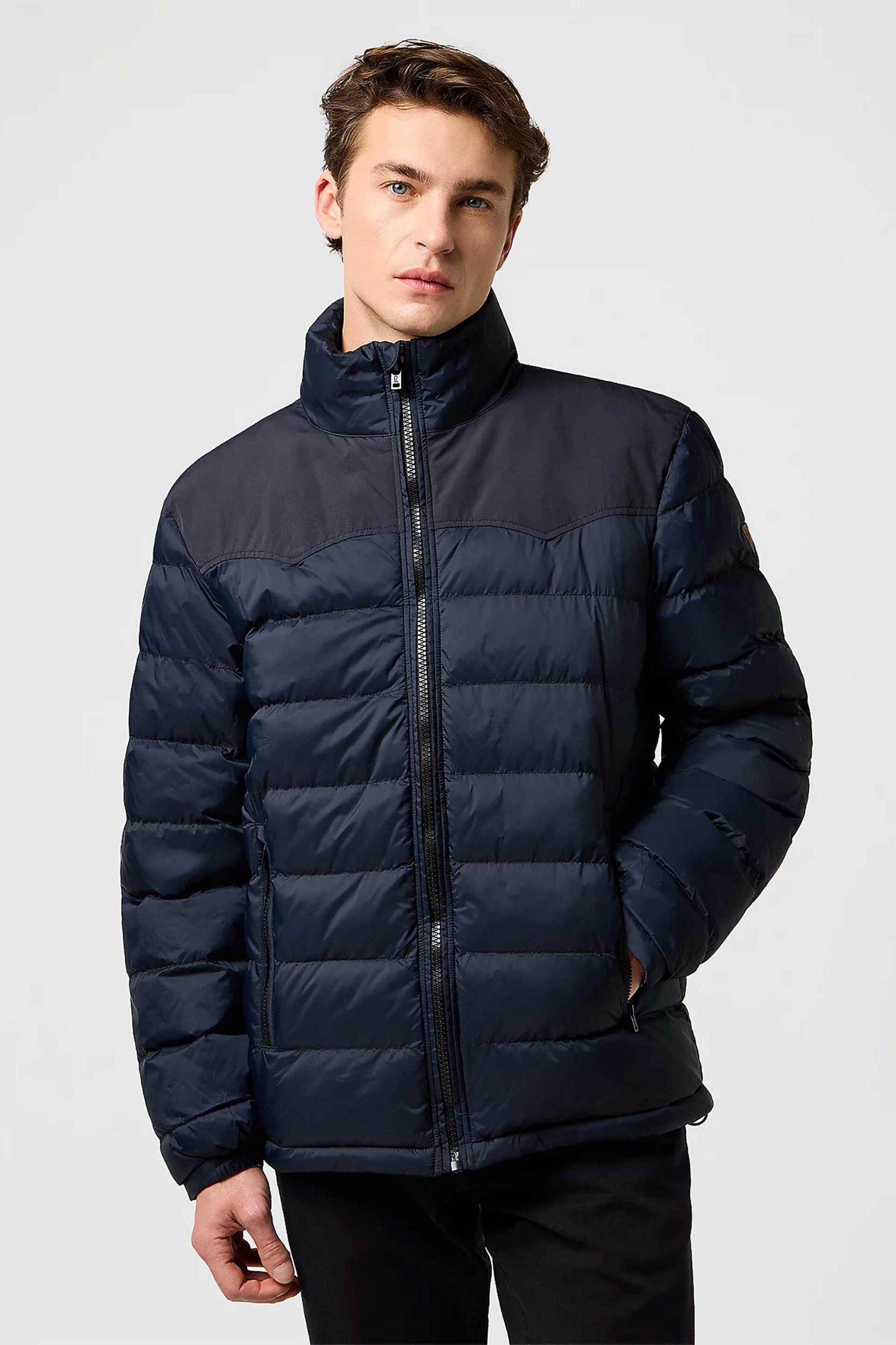 Wrangler® ανδρικό puffer μπουφάν με καπιτονέ σχέδιο και ψηλό λαιμό Regular Fit - 112371447 Μαύρο