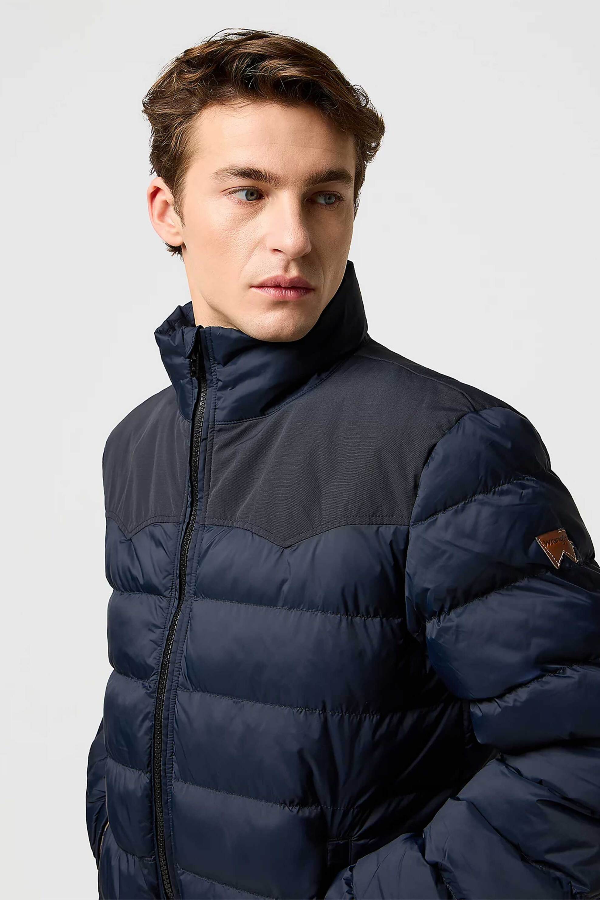 Wrangler® ανδρικό puffer μπουφάν με καπιτονέ σχέδιο και ψηλό λαιμό Regular Fit - 112371447 Μαύρο φωτογραφία