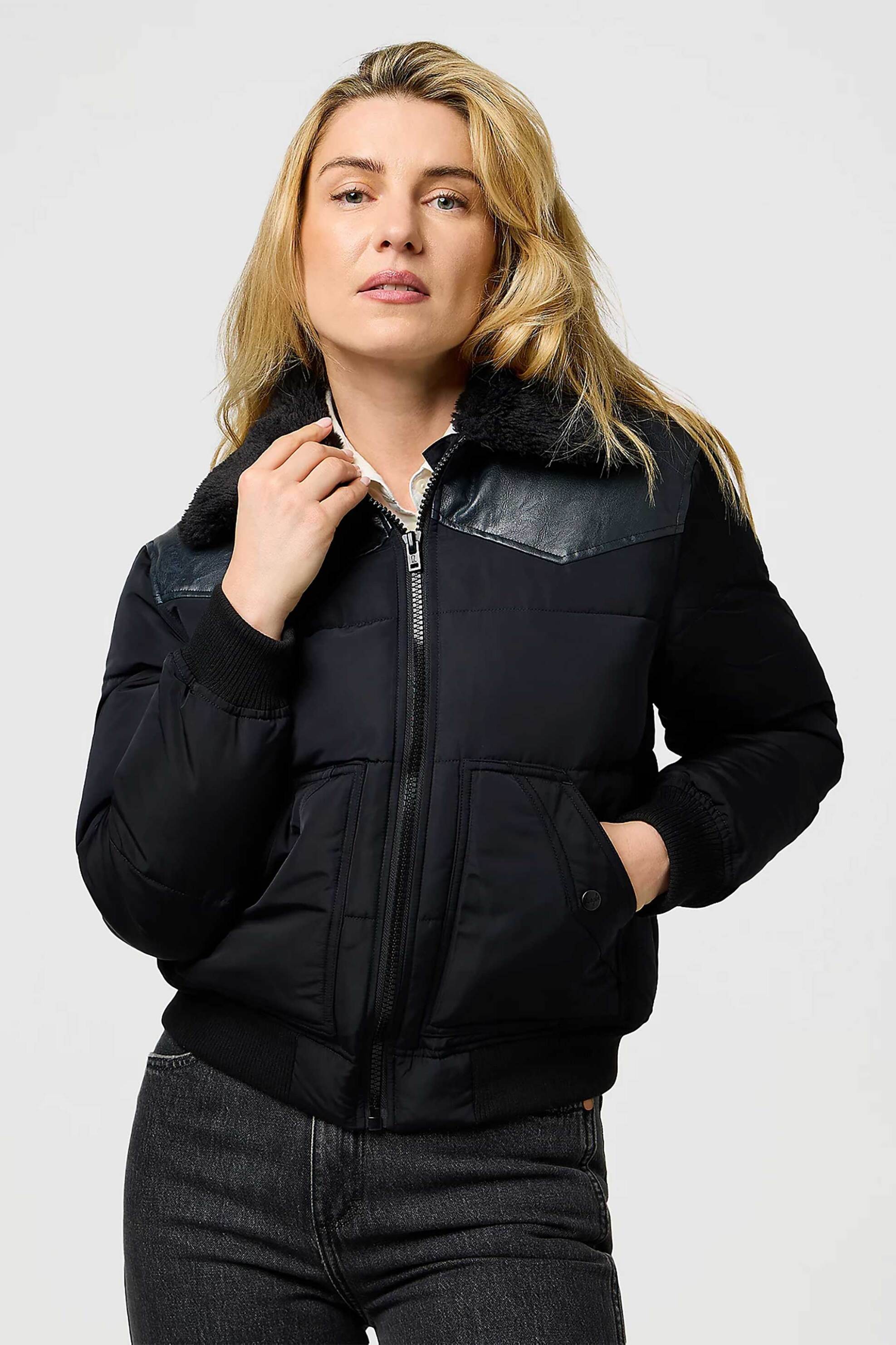 WRANGLER Wrangler® γυναικείο puffer μπουφάν Regular Fit "Western" - 112370812 Μαύρο