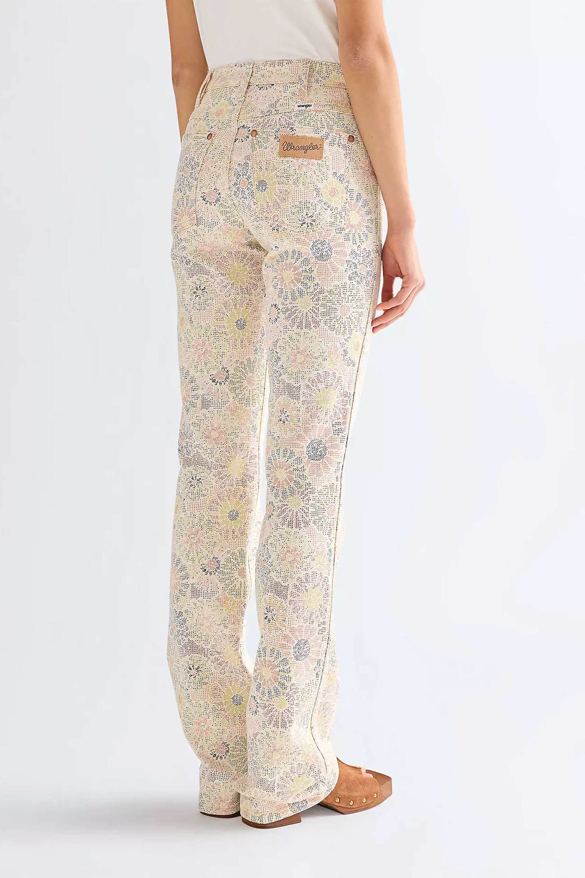 Wrangler Γυναικείο Τζιν Παντελόνι Πεντάτσεπο με Floral Print Bootcut Fit - 112378169 Μπεζ