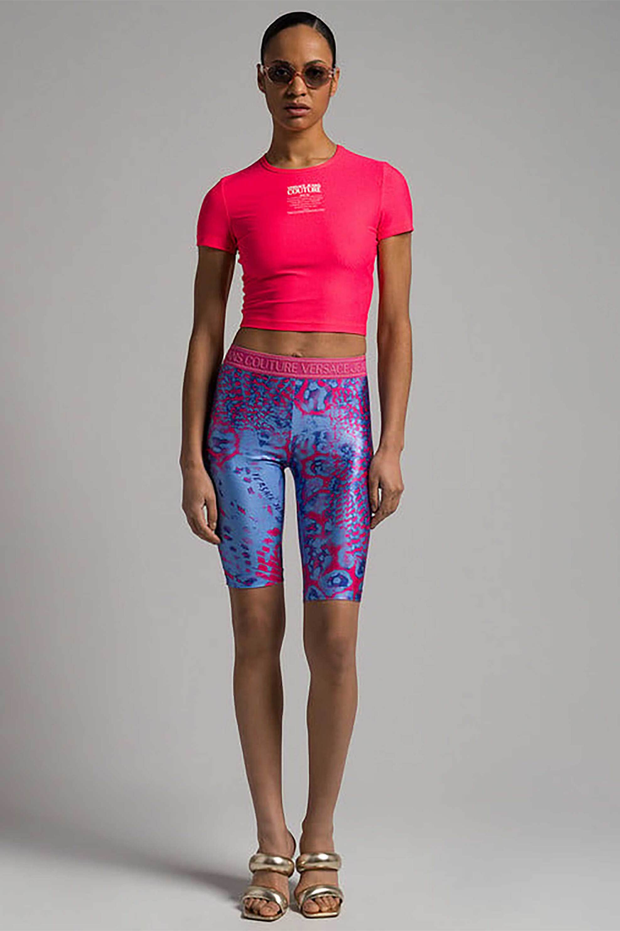 Versace Jeans Couture γυναικείο biker κολάν με all-over print και ελαστική μέση - 76HAC106JS289 Πολύχρωμο φωτογραφία