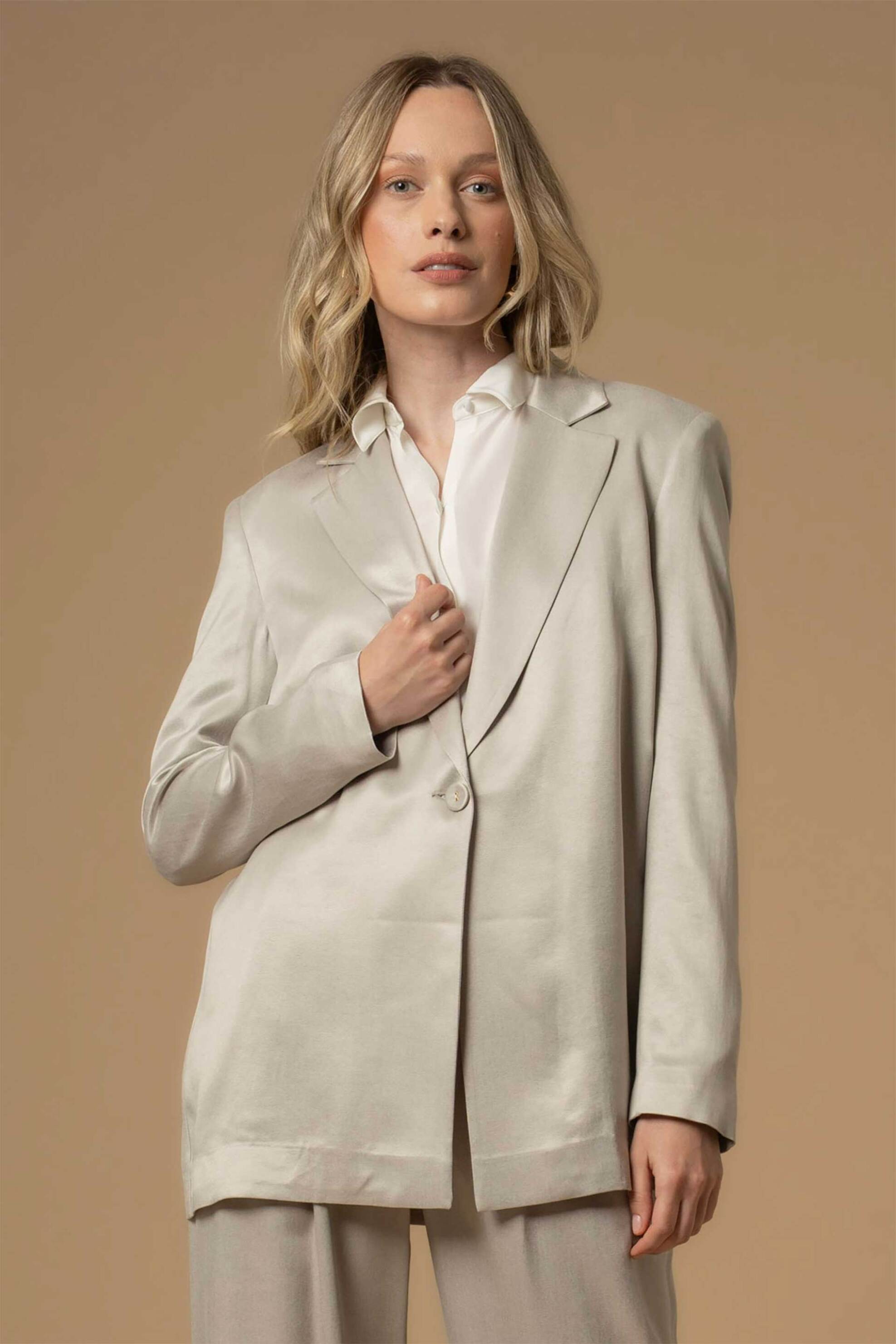 Kocca γυναικείο σακάκι μονόχρωμο με γυαλιστερή όψη "Elvetia"