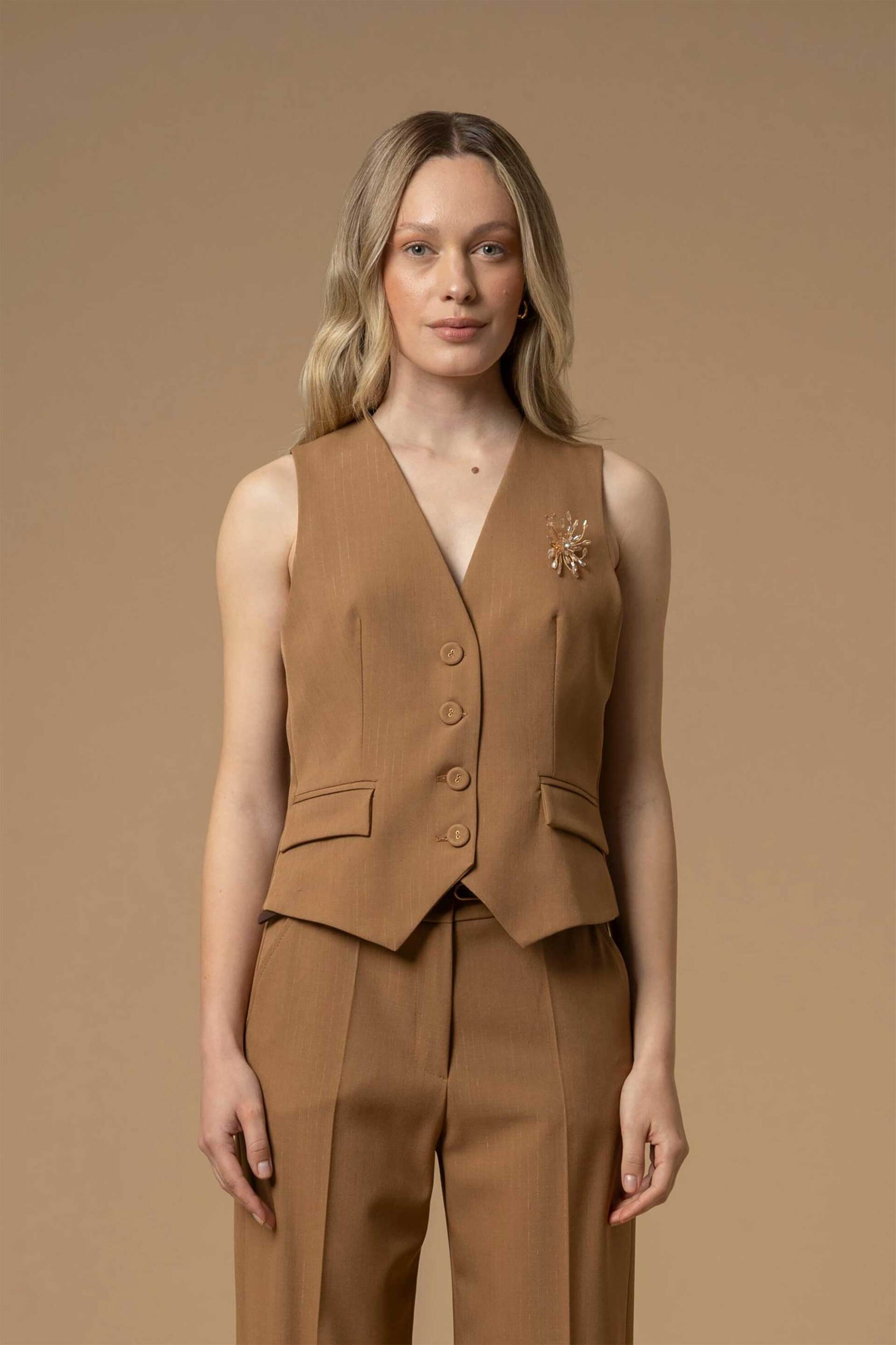 Kocca γυναικείο γιλέκο με καρφίτσα "Elita"