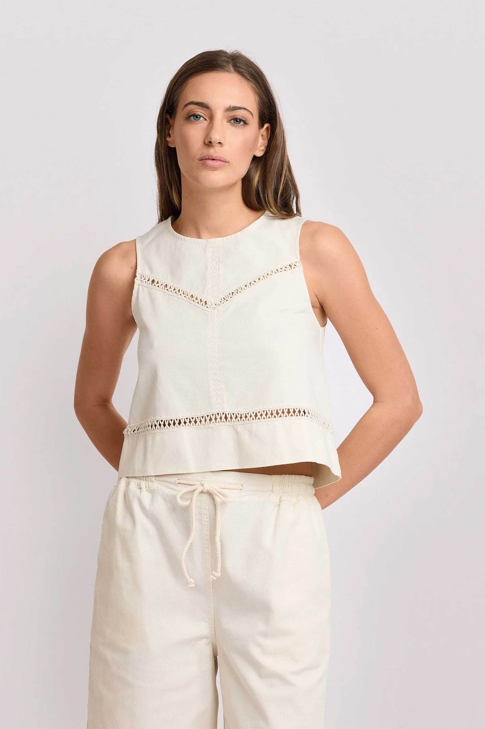 KOCCA Kocca γυναικείο cropped τοπ με διάτρητες λεπτομέρειες "Malban" - P26PTP8619ABUN0000 Κρέμ