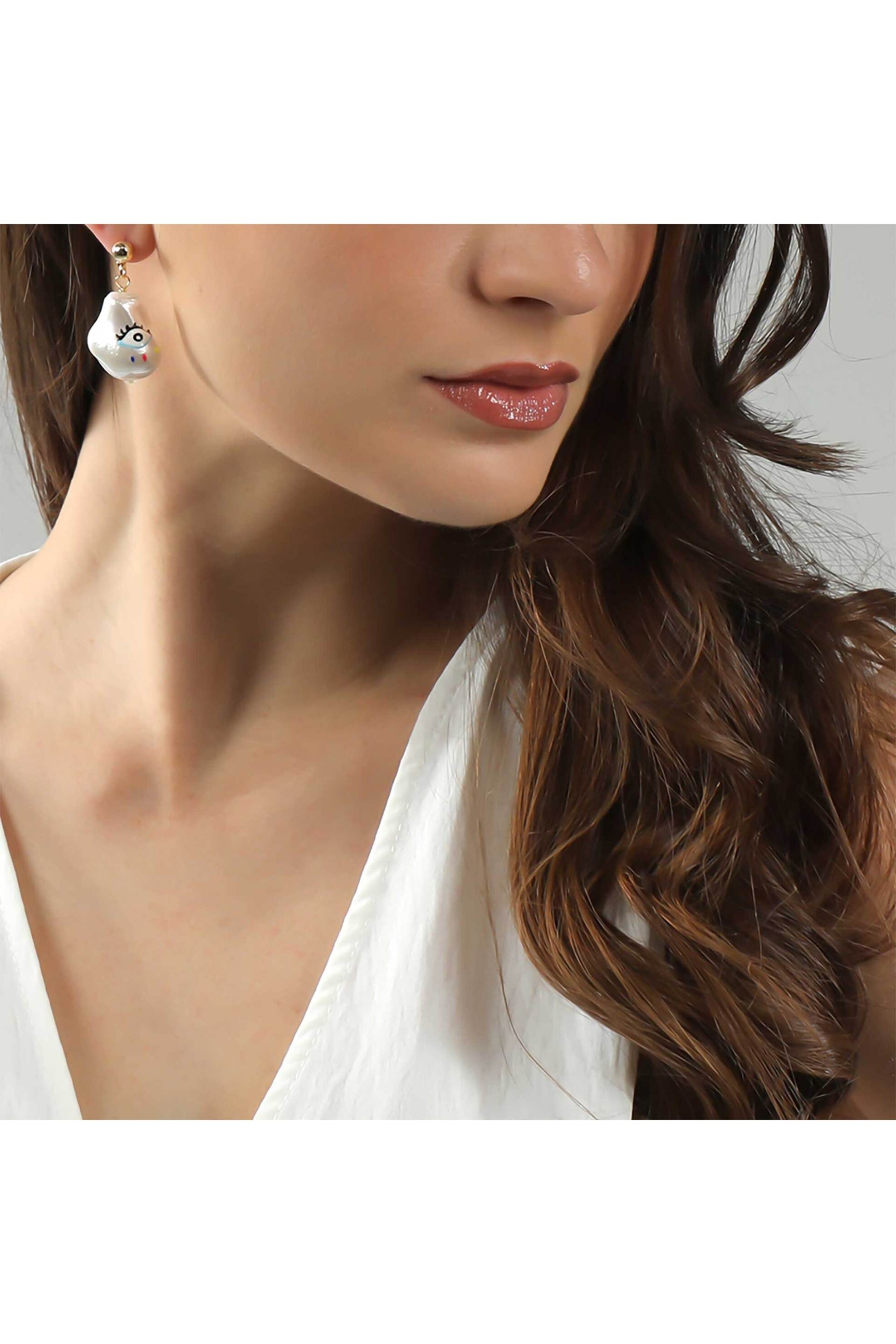 Folli Follie γυναικεία επίχρυσα κρεμαστά σκουλαρίκια με λευκή πέτρα "Graffiti Hue" - 3E23D028YWM Χρυσό φωτογραφία