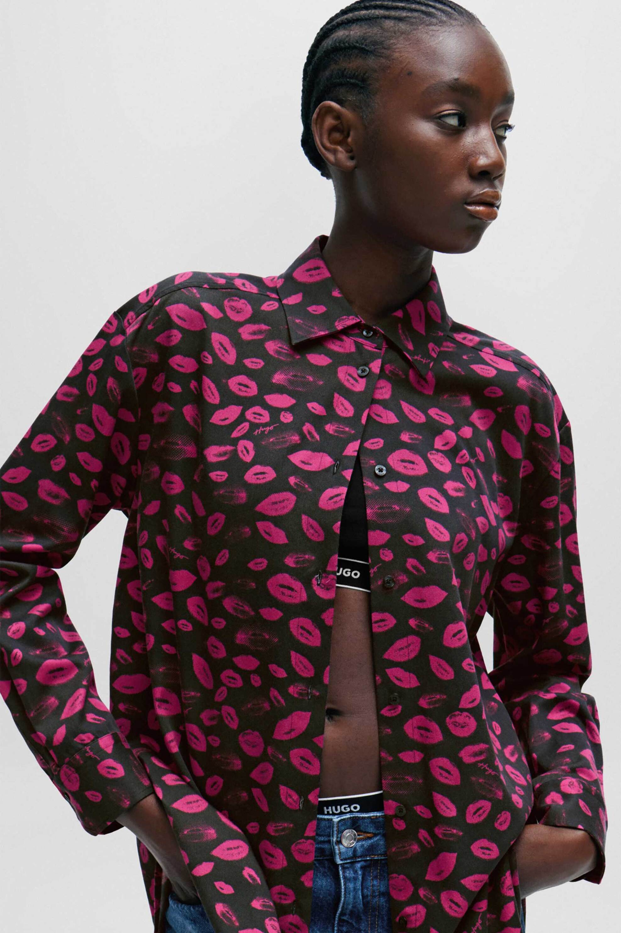 Hugo Boss γυναικείο πουκάμισο με all-over lips print και πιέτα πίσω 