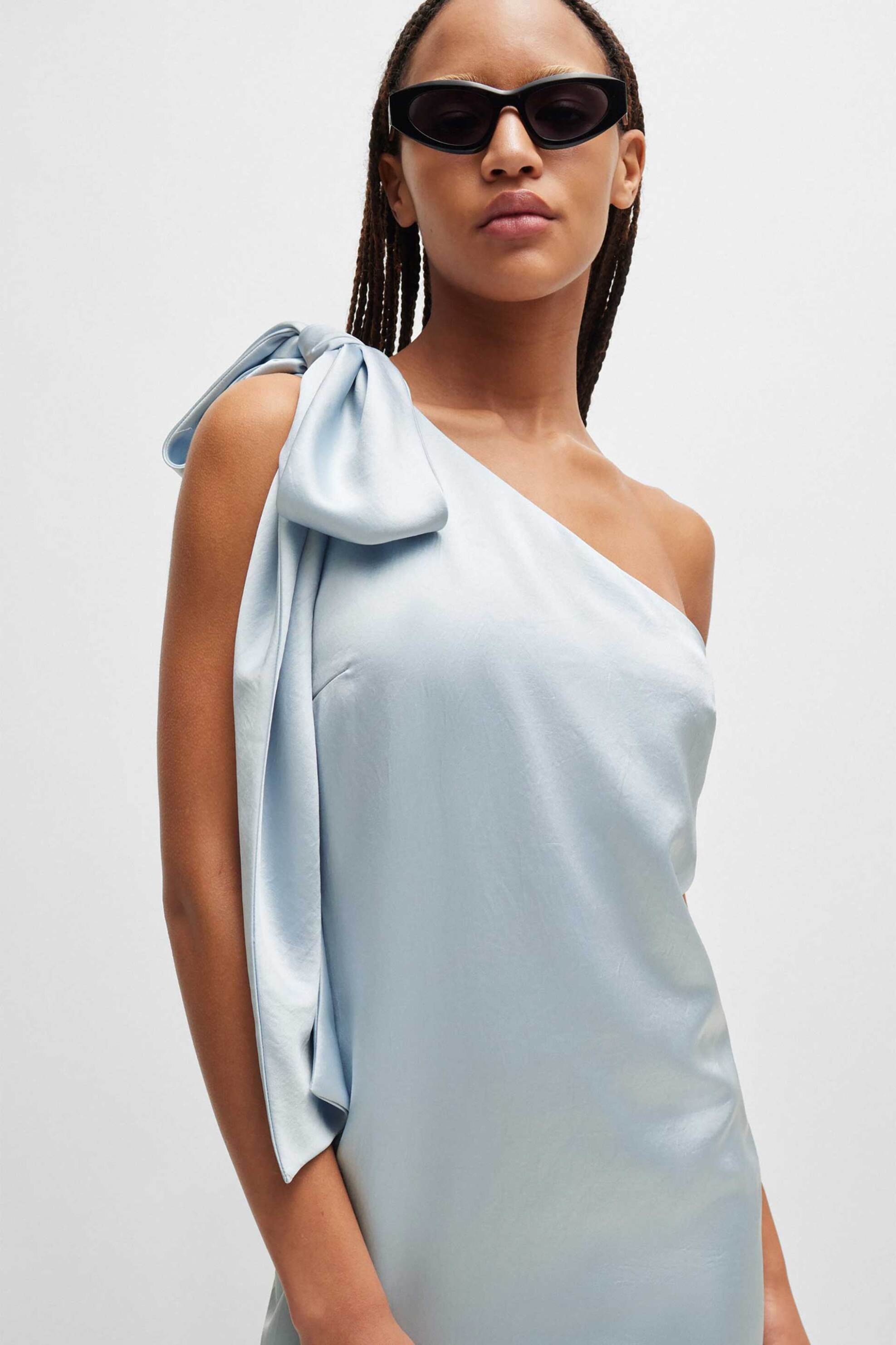 Hugo Boss γυναικείο mini φόρεμα μονόχρωμο με ασύμμετρη λαιμόκοψη 