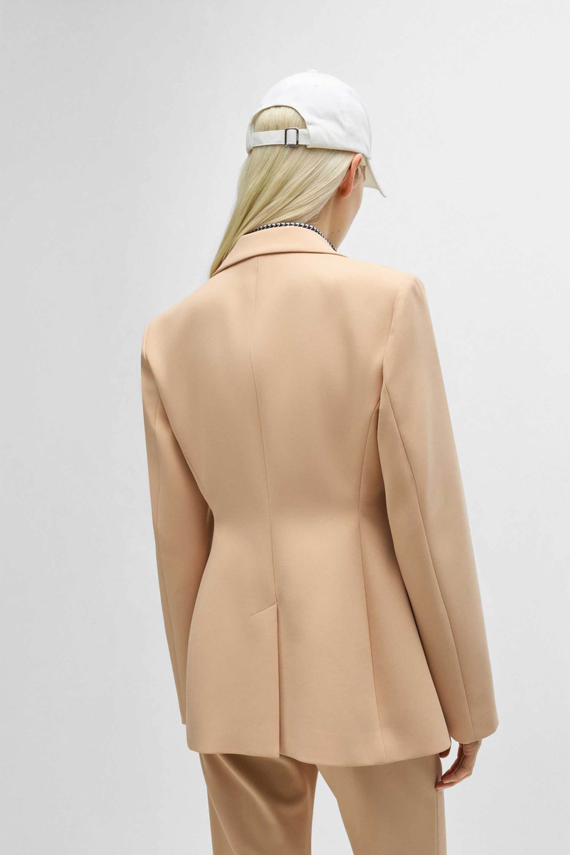 Hugo Boss γυναικείο σακάκι μονόχρωμο με τσέπες και σκίσιμο πίσω "Αysema" - 50519001 Μπεζ φωτογραφία