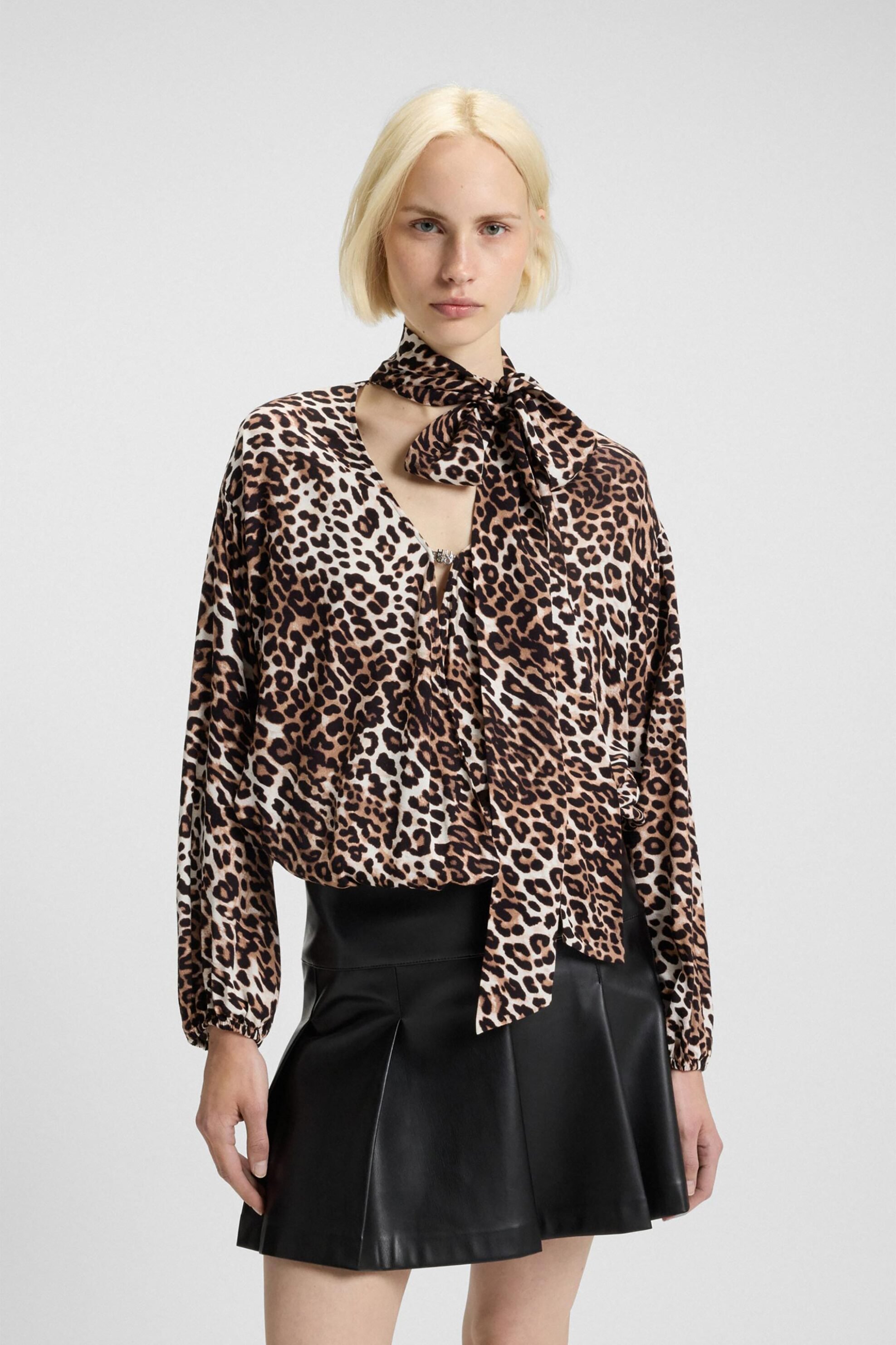 HUGO Hugo Boss γυναικεία μπλούζα με leopard print και δέσιμο στο λαιμό Oversized Fit "Cunea" - 50546781 Μπεζ