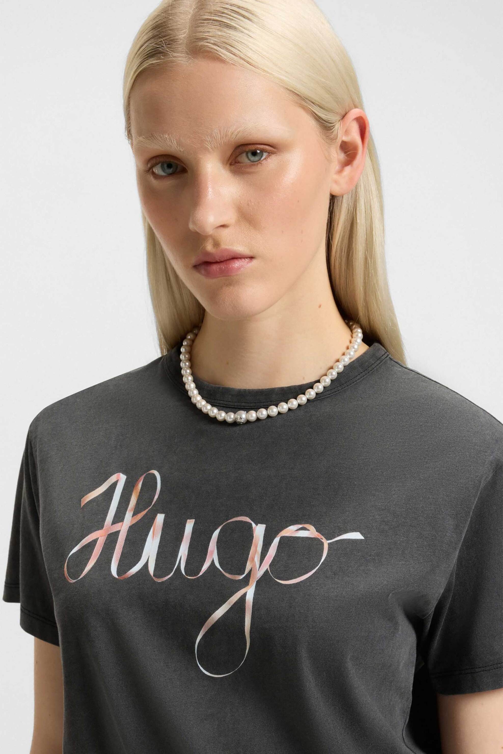HUGO Hugo Boss γυναικείο T-shirt με logo artwork Regular Fit "Damacia" - 50544868 Μαύρο - 2