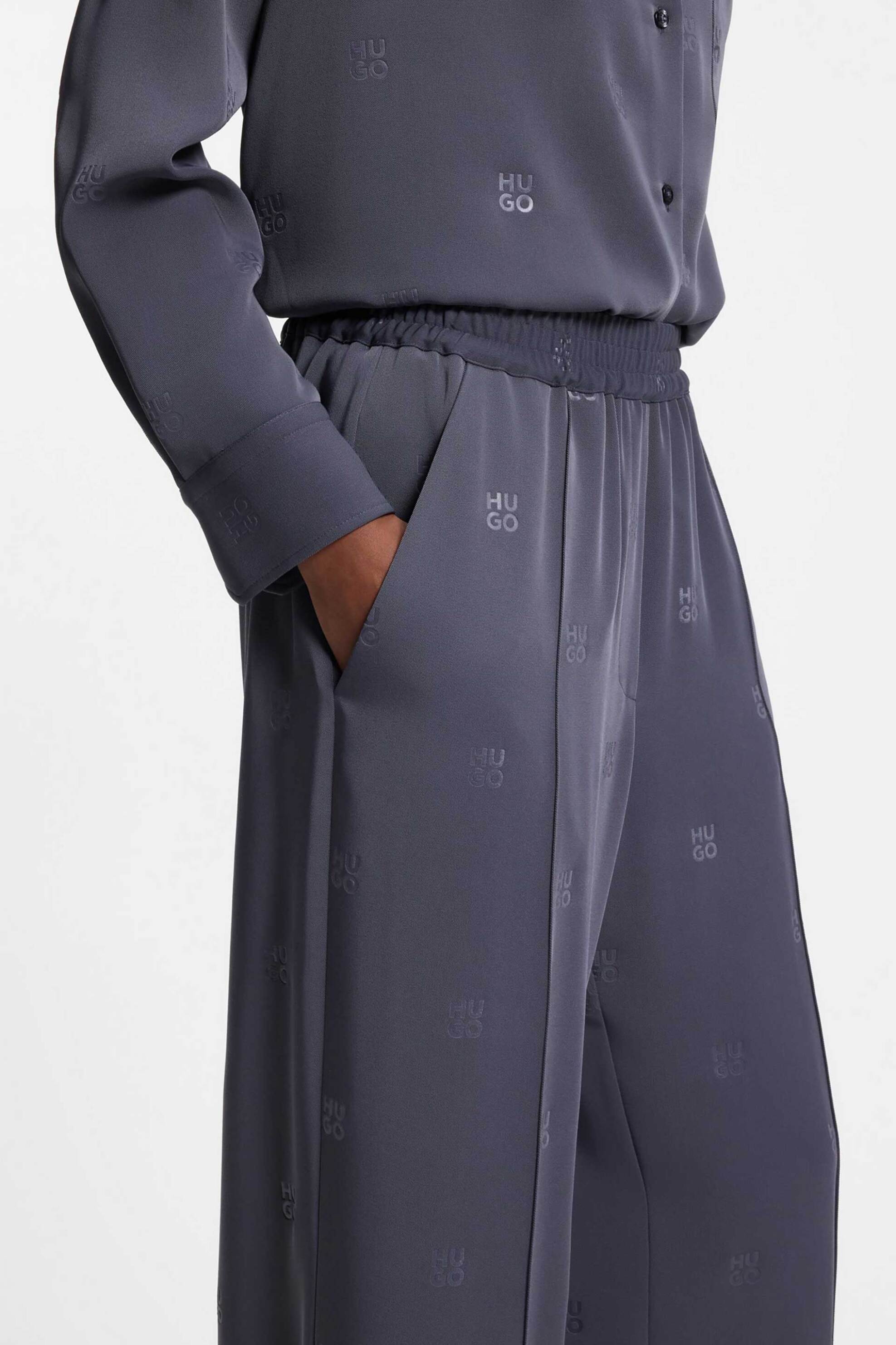 Hugo Boss γυναικείο παντελόνι με all-over logo print "Helenia" - 50553193 Γκρι Σκούρο φωτογραφία