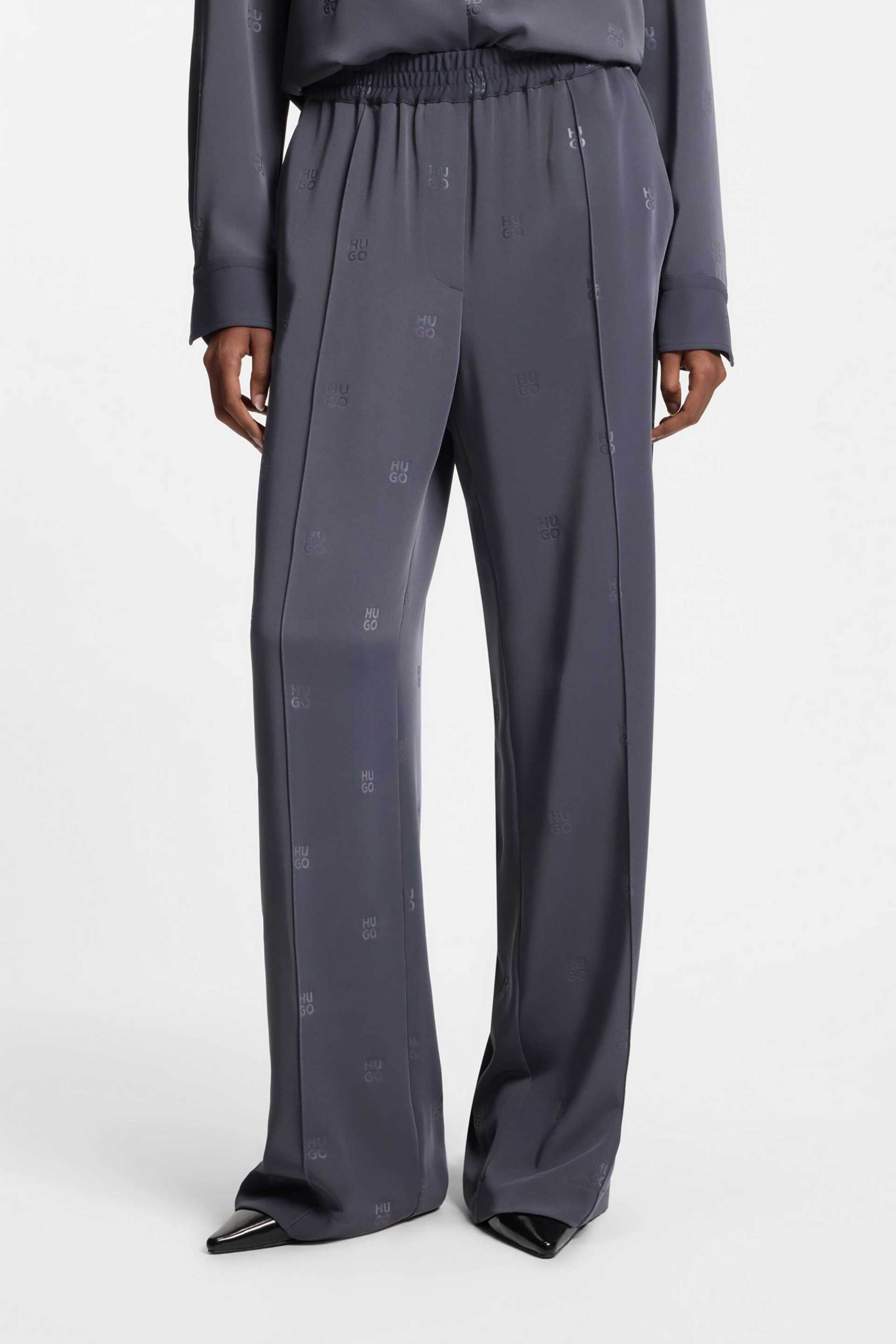 Hugo Boss γυναικείο παντελόνι με all-over logo print "Helenia" - 50553193 Γκρι Σκούρο φωτογραφία