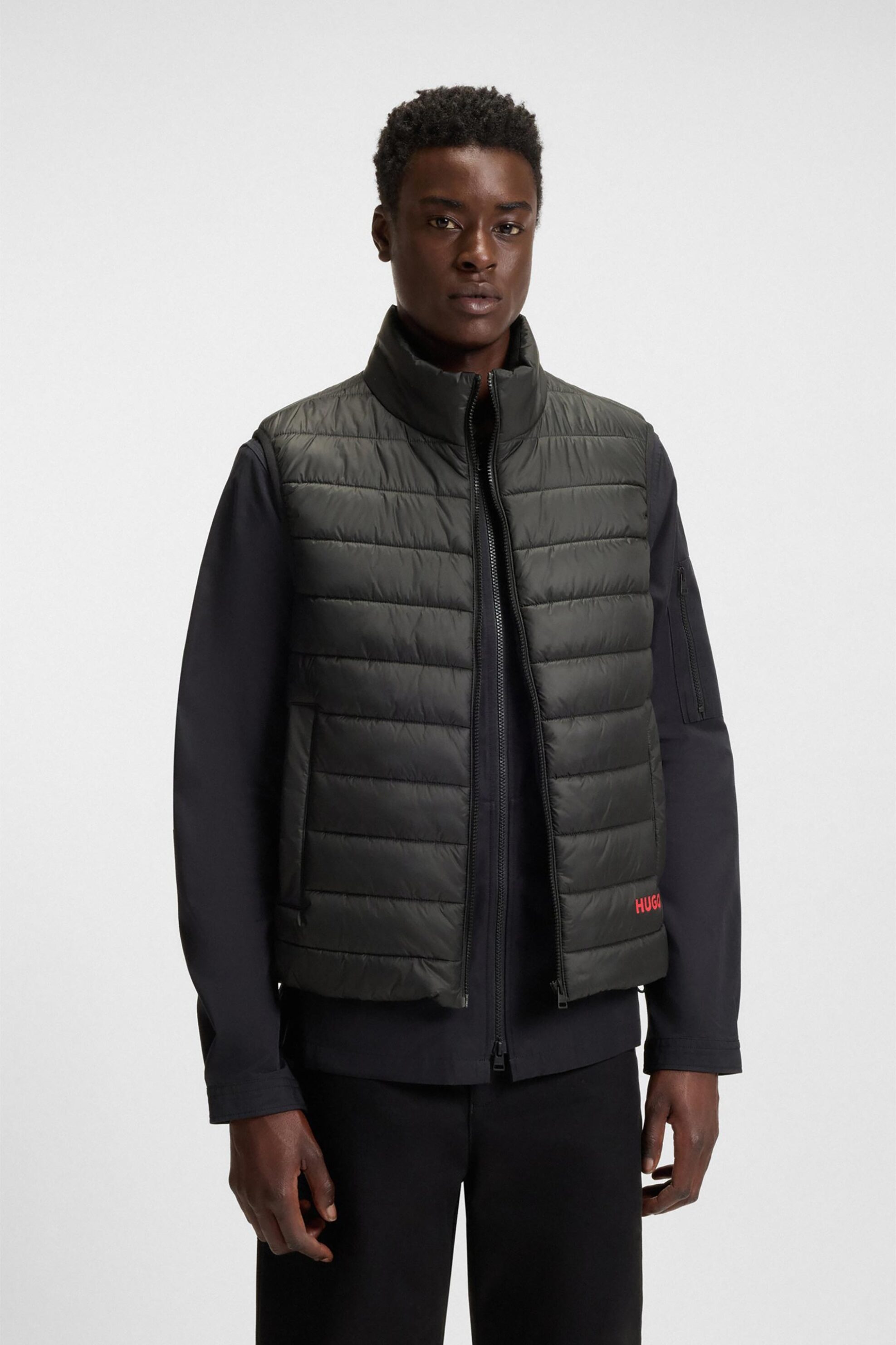Hugo Boss ανδρικό αμάνικο μπουφάν με καπιτονέ σχέδιο και λογότυπο Regular Fit - 50544544 Μαύρο