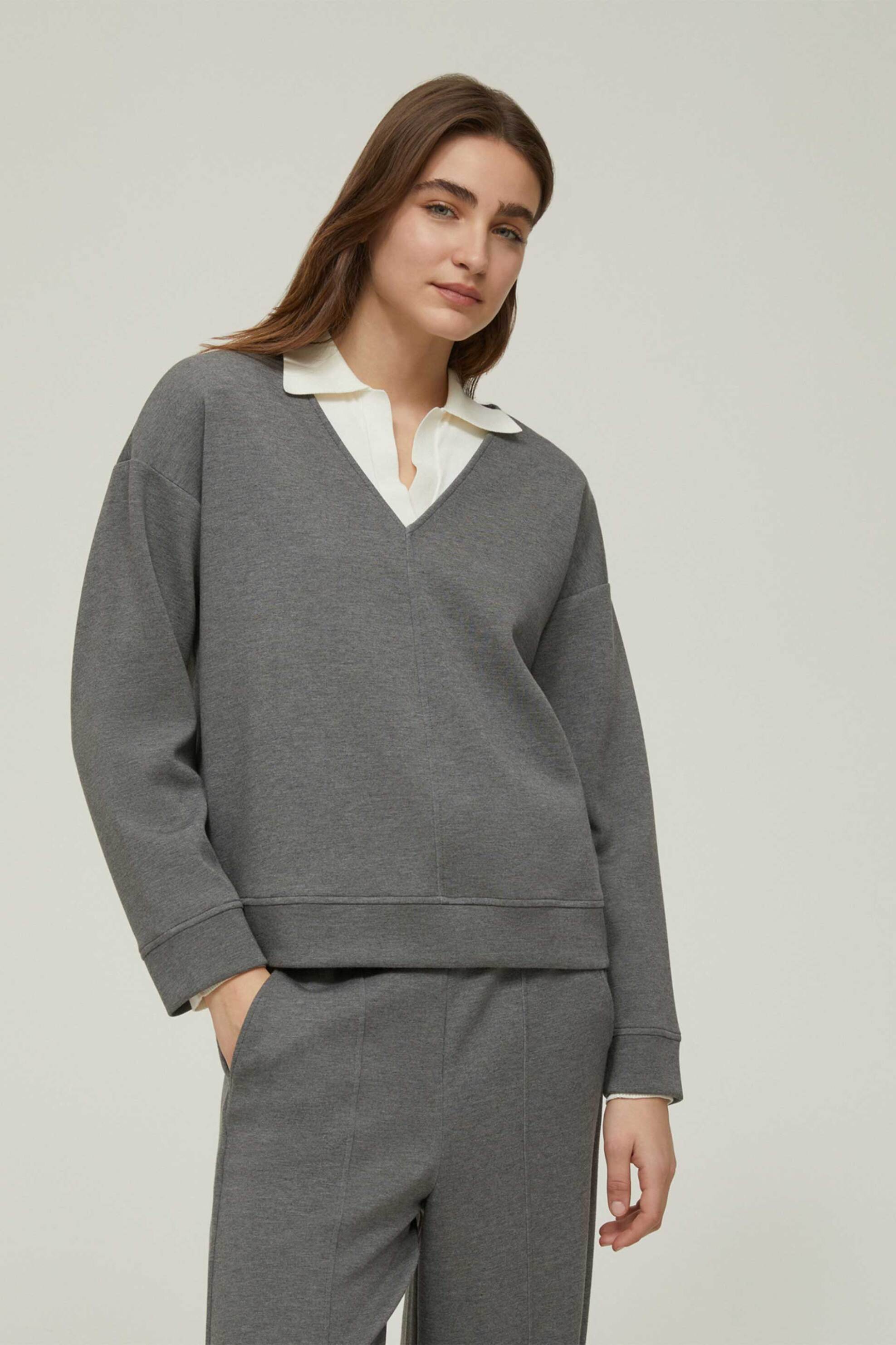 Pennyblack γυναικεία μπλούζα με V λαιμόκοψη "Fantasy" - 2521976026200 Μπεζ φωτογραφία