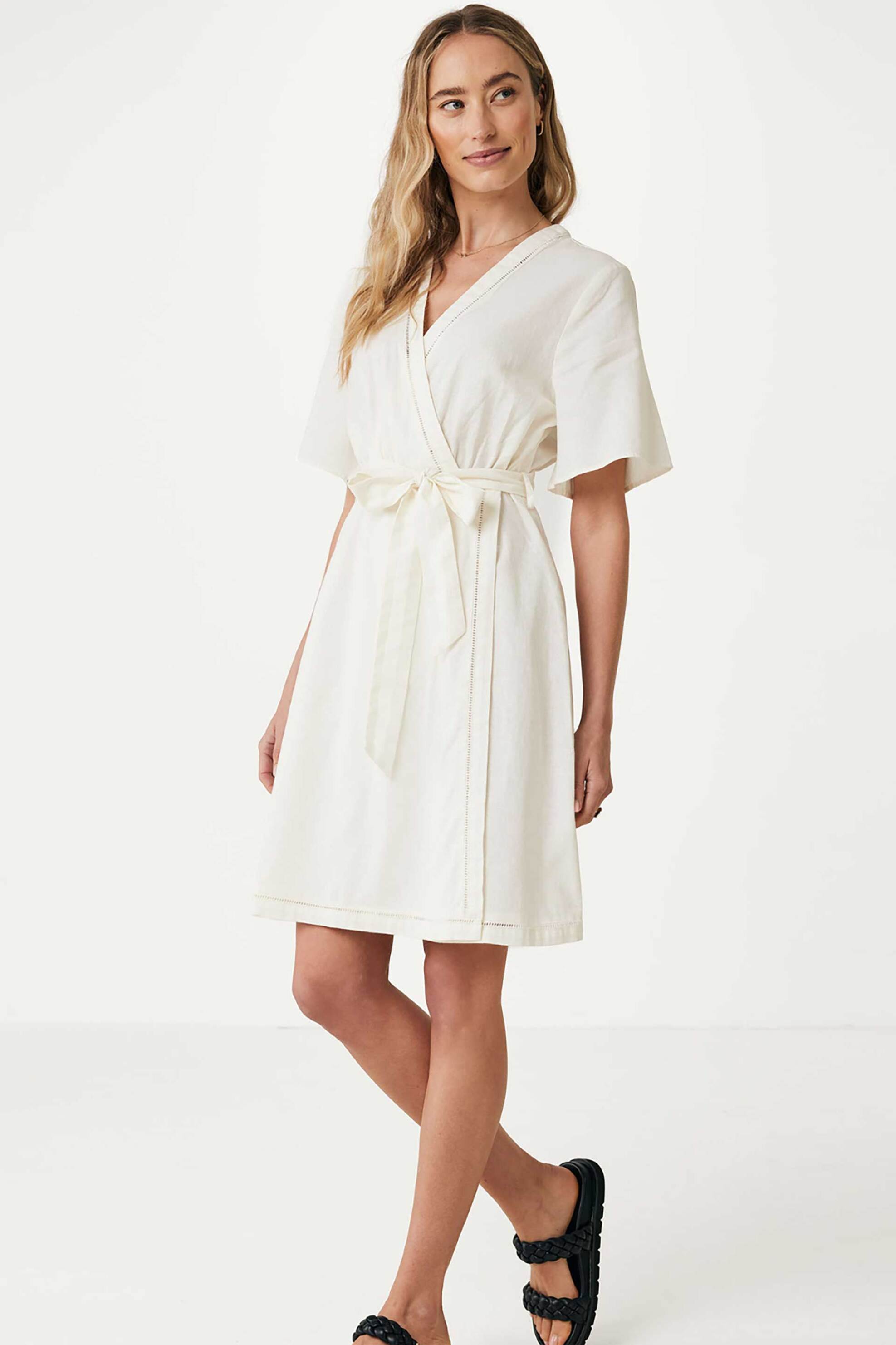 Mexx γυναικείο mini φόρεμα μονόχρωμο με διάτρητο σχέδιο και ασορτί ζώνη - MF006303941W Κρέμ