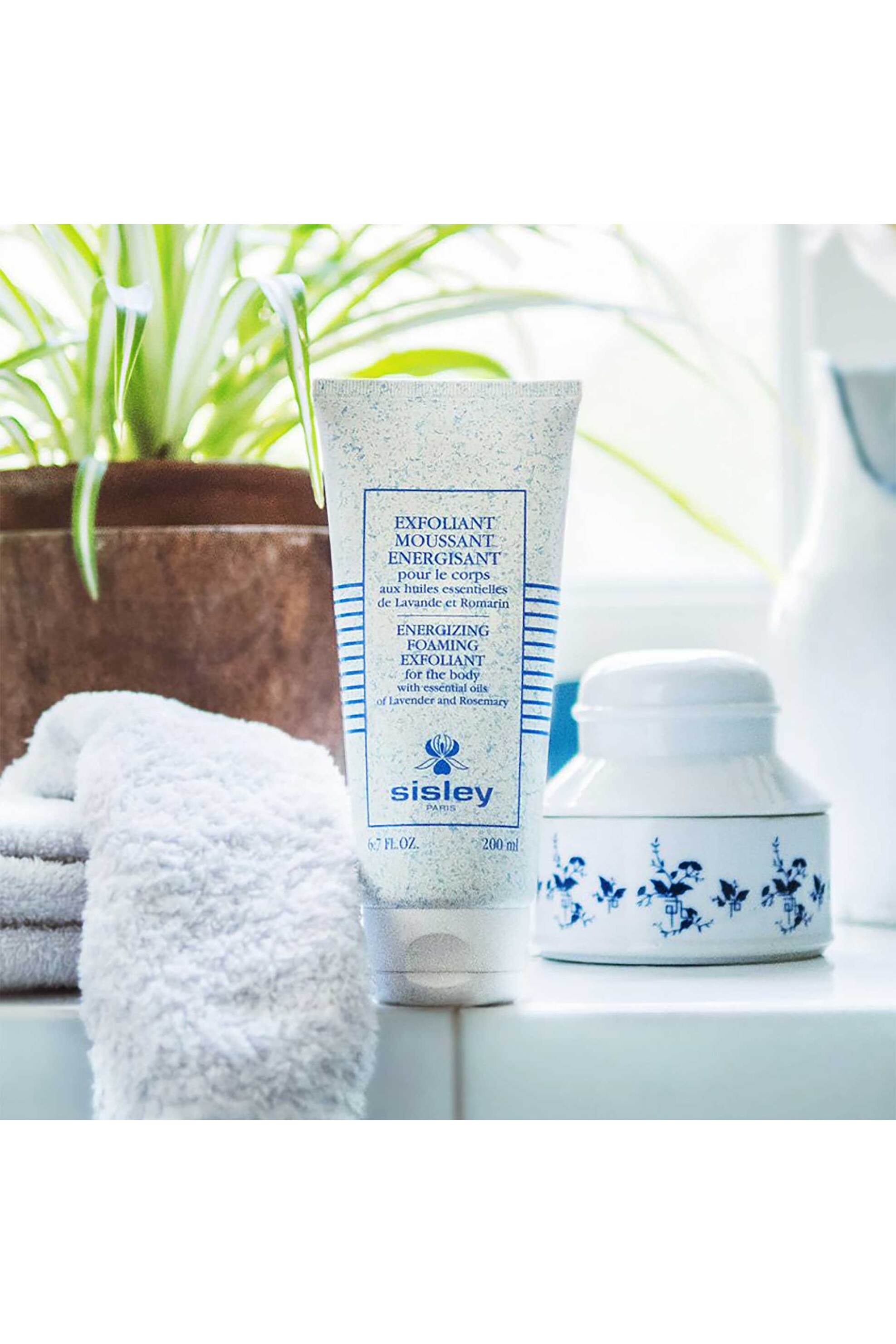 Sisley Energising Foaming Exfoliant For The Body 200 ml - 153602 φωτογραφία