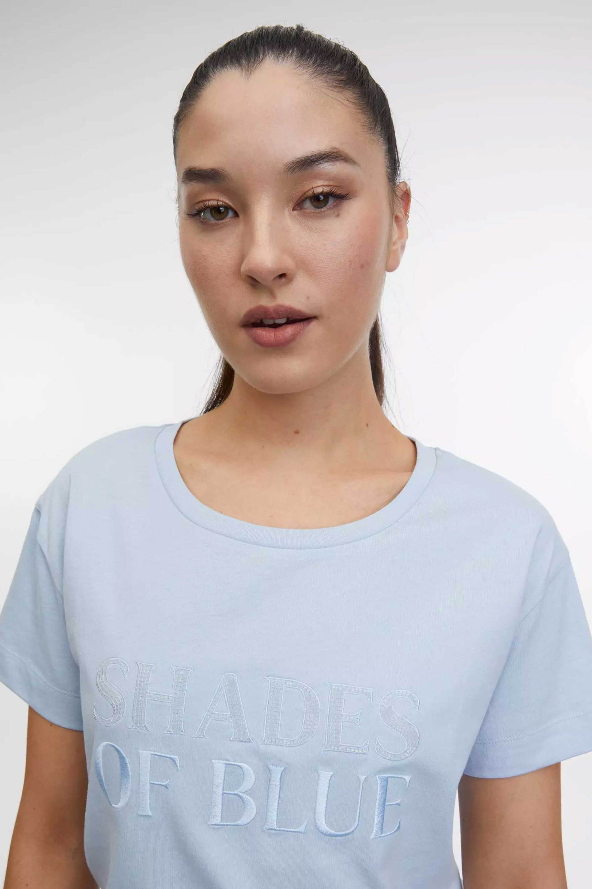 Orsay γυναικείο T-shirt βαμβακερό μονόχρωμο με tone-on-tone ανάγλυφο lettering - 1000529-X14-4112 φωτογραφία