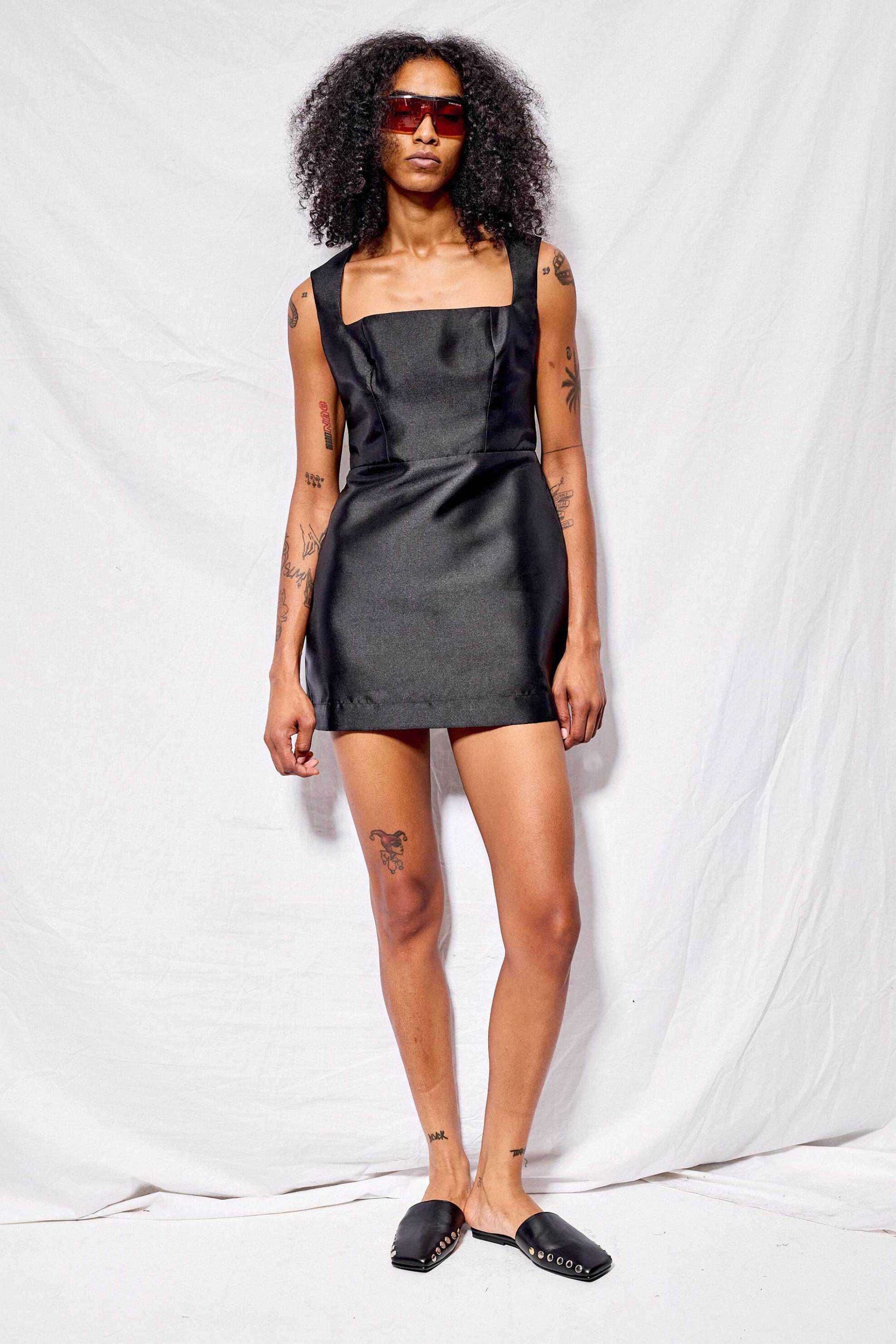 Marques' Almeida γυναικείο φόρεμα σατέν με καρέ λαιμόκοψη